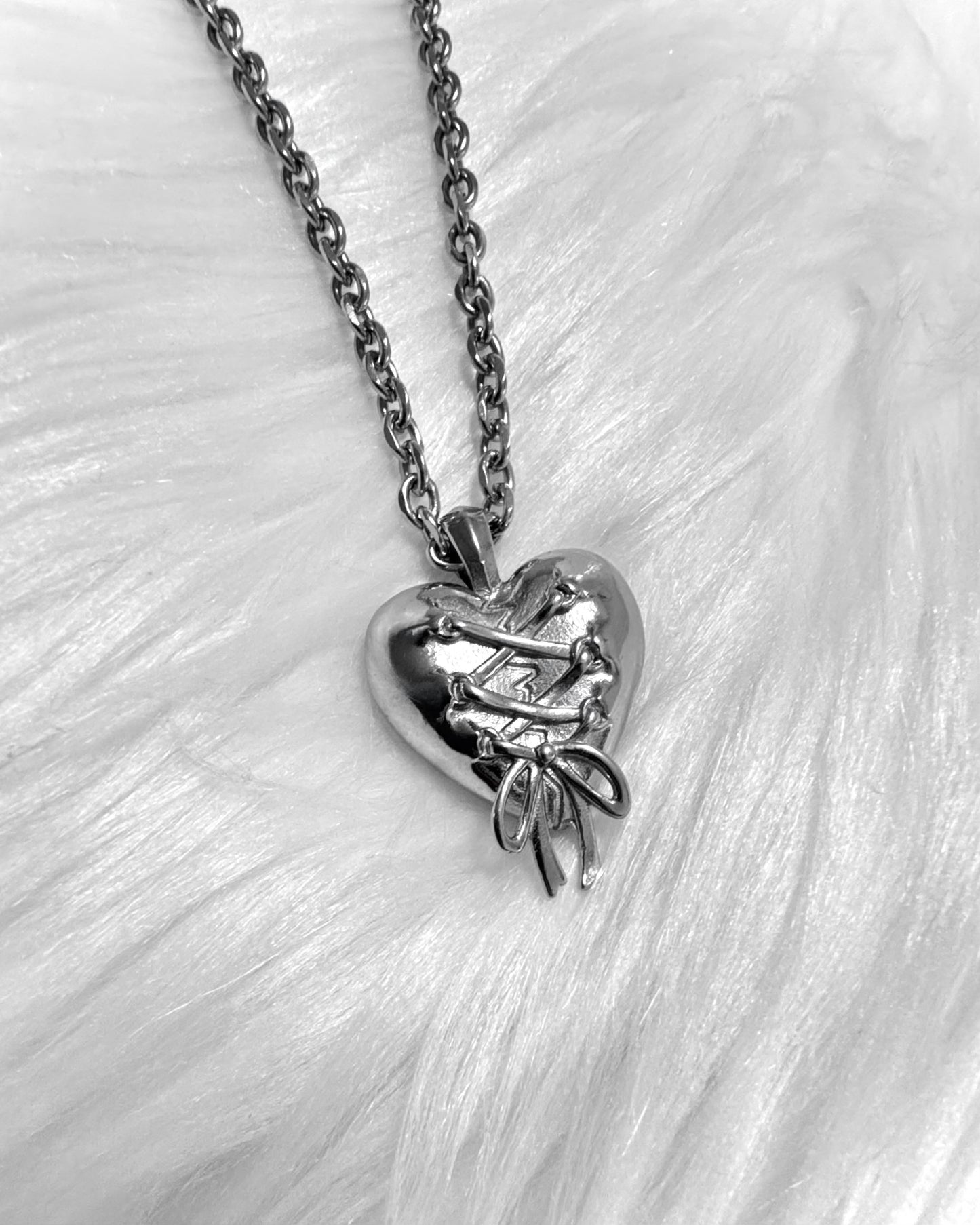 CORSET HEART NECKLACE