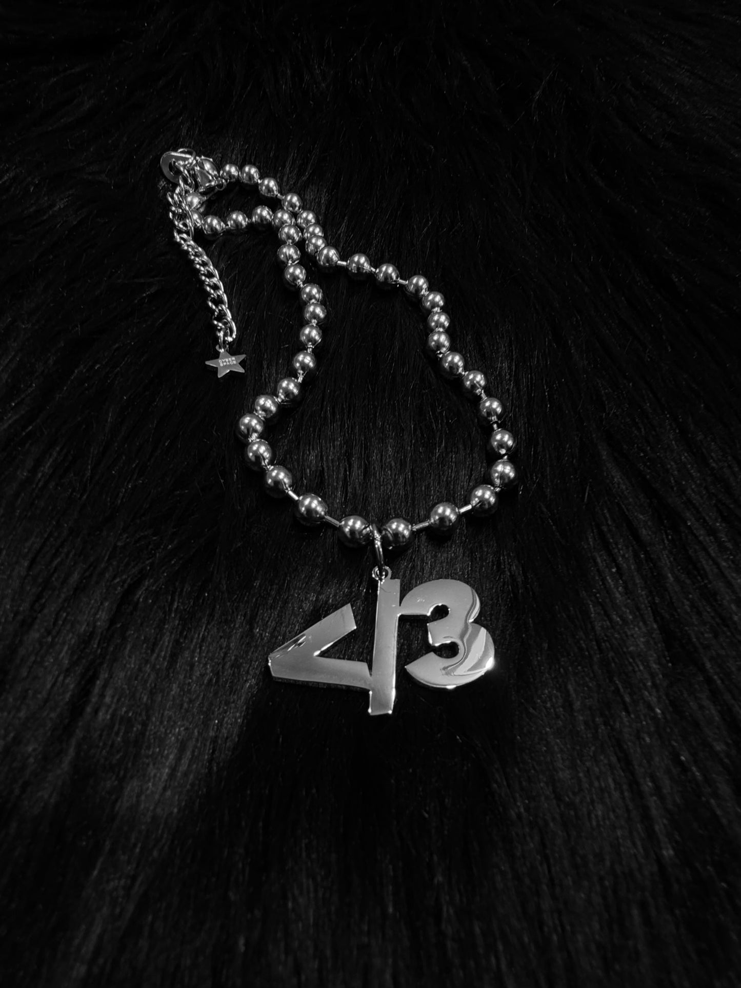 BROKEN </3 NECKLACE
