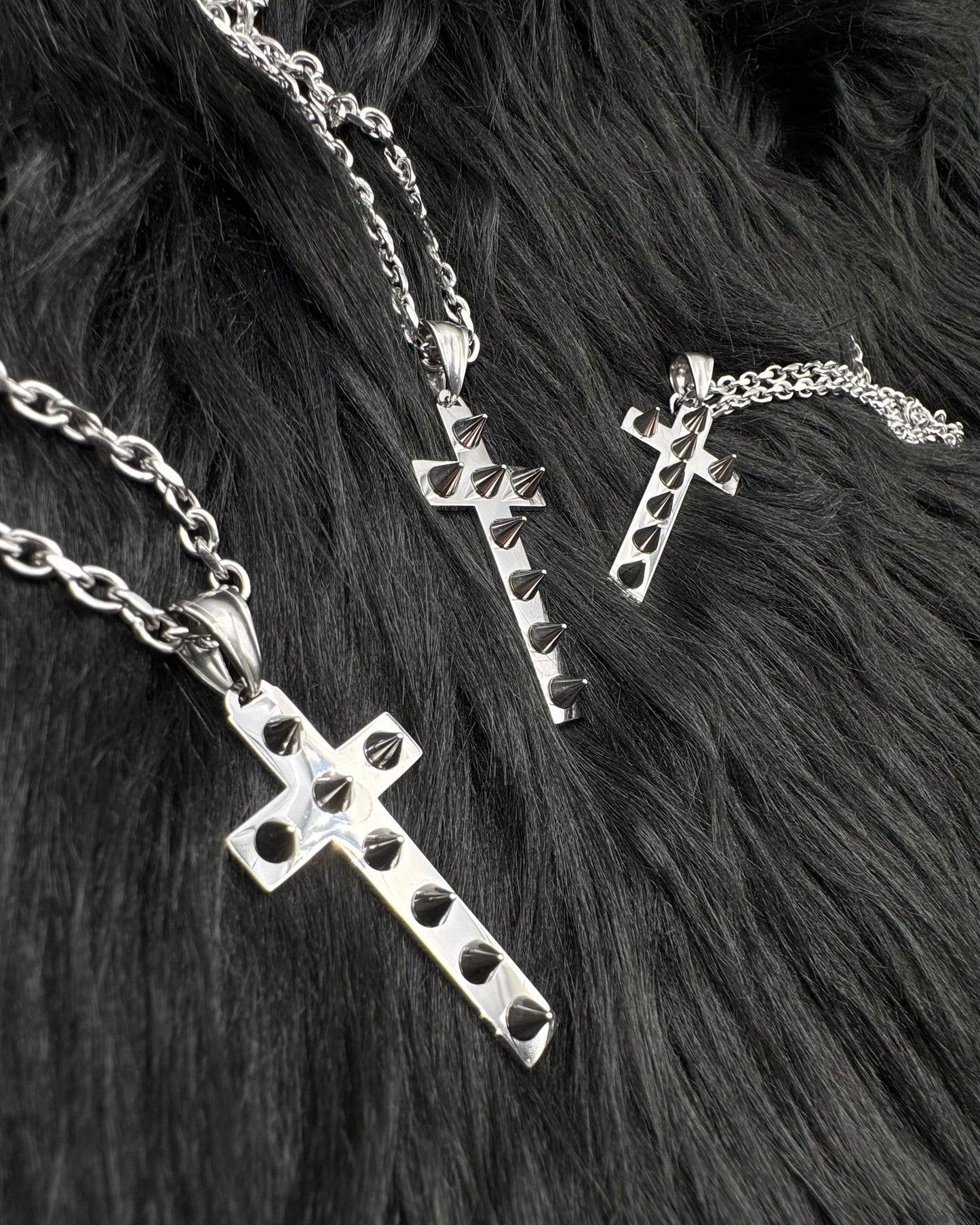 SPIKE CROSS NECKLACE