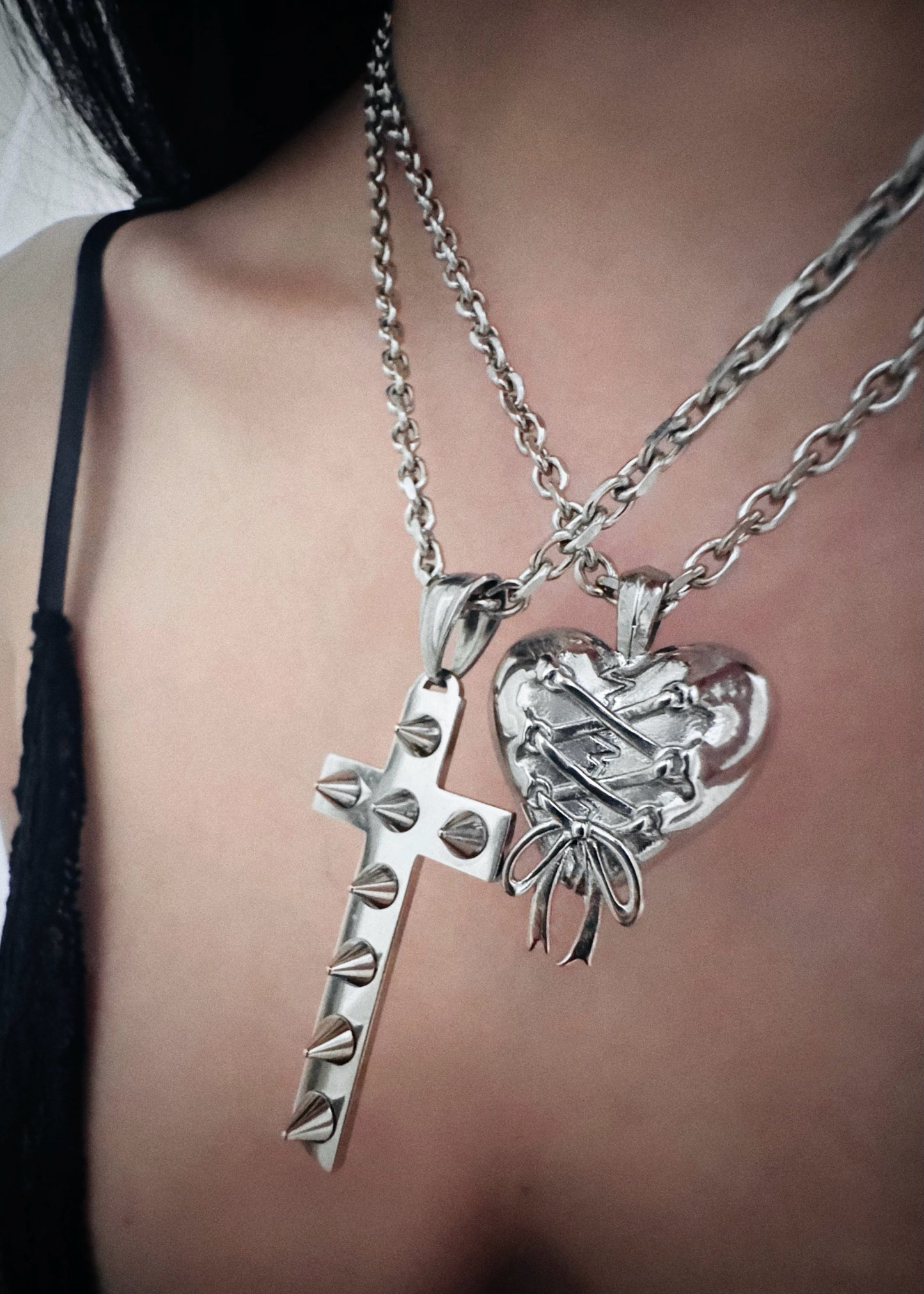 SPIKE CROSS NECKLACE