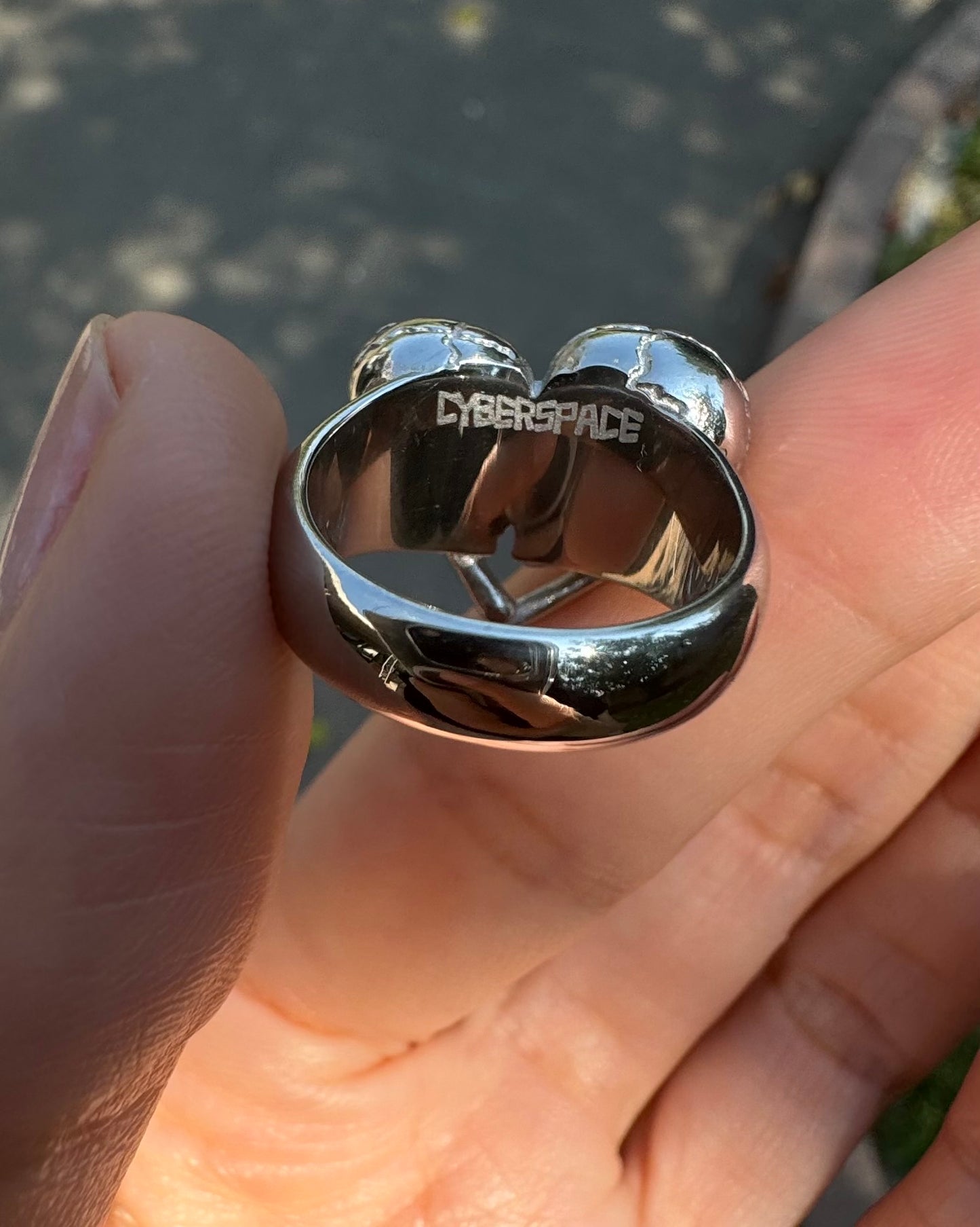 KISSING SKULLS RING