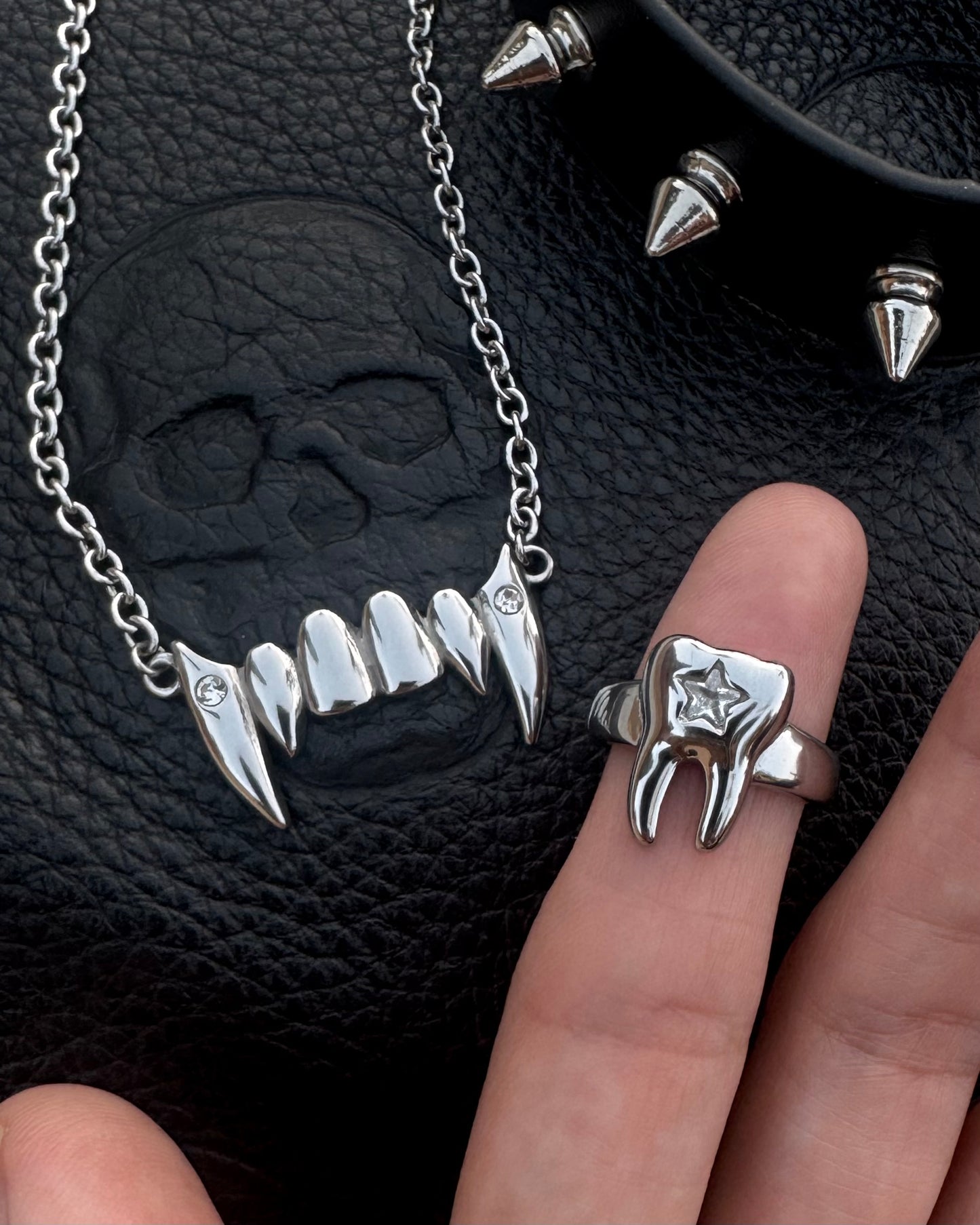 VAMP FANG NECKLACE