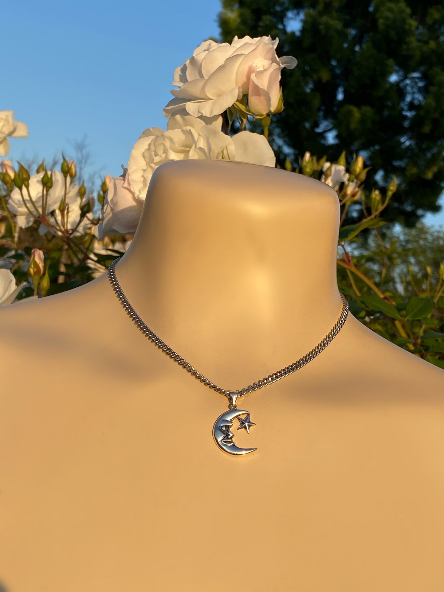 LA LUNA NECKLACE