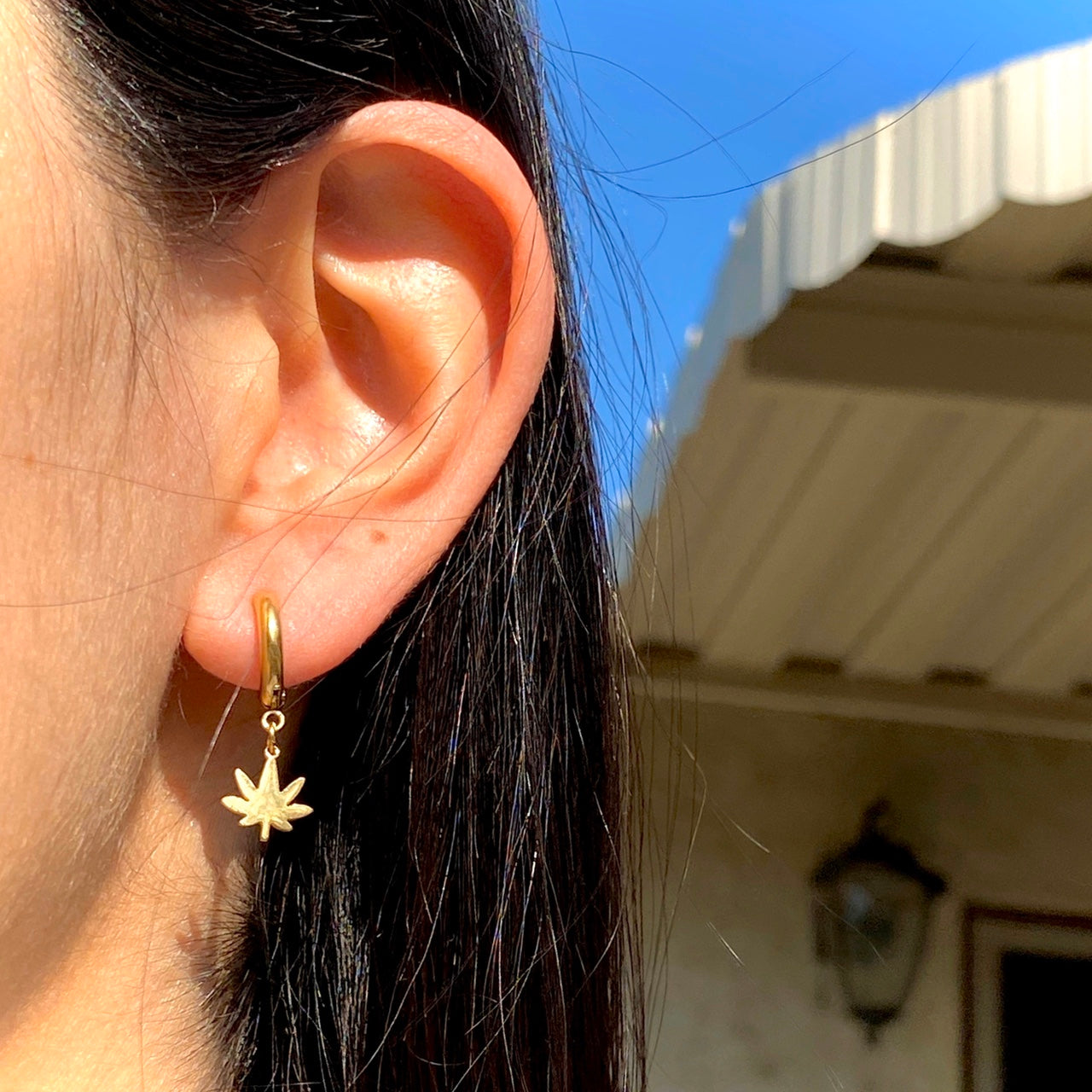 GOLD POT LEAF EARRINGS