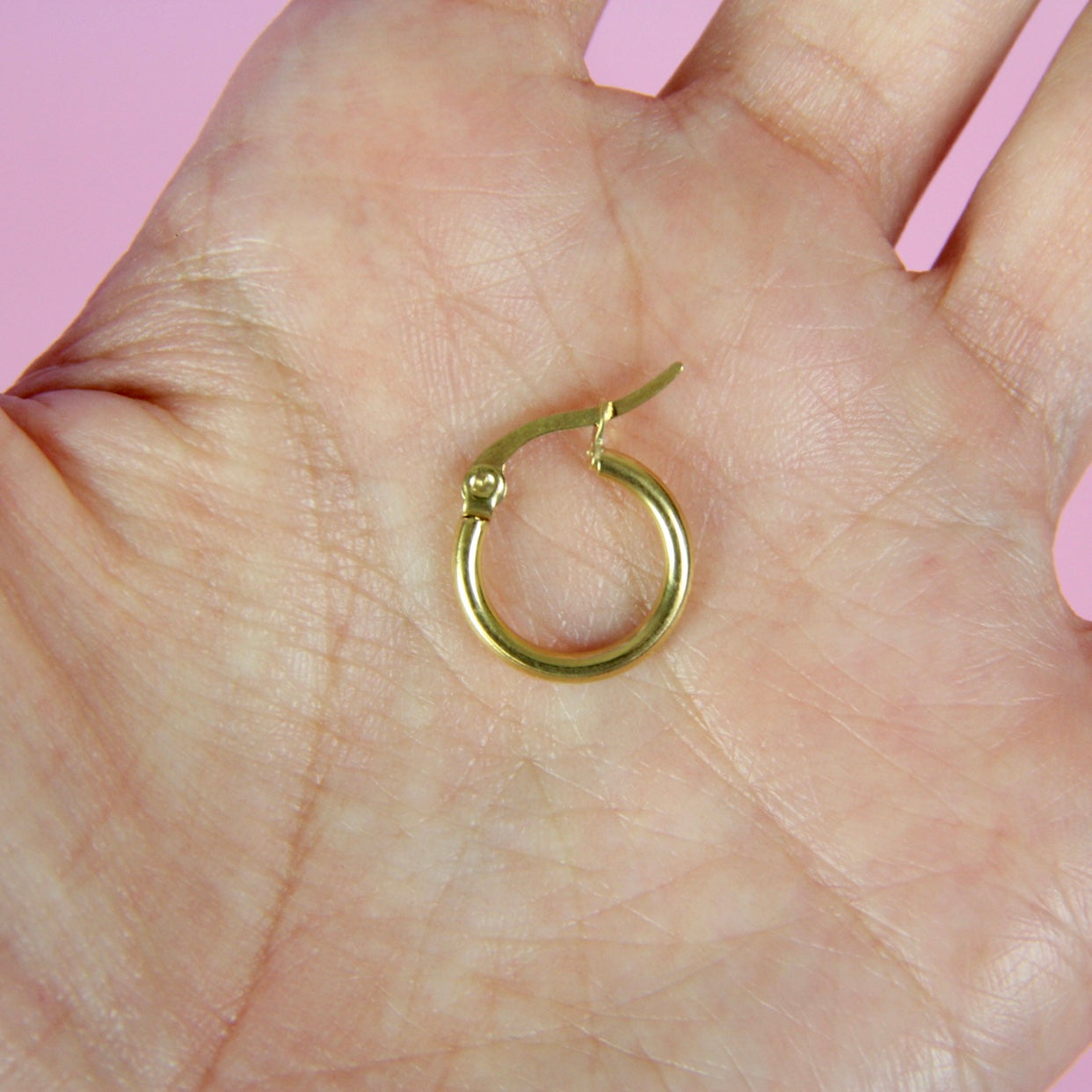 SIMPLE GOLD HOOPS