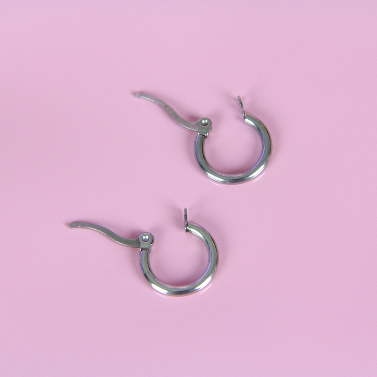 SIMPLE SILVER HOOPS