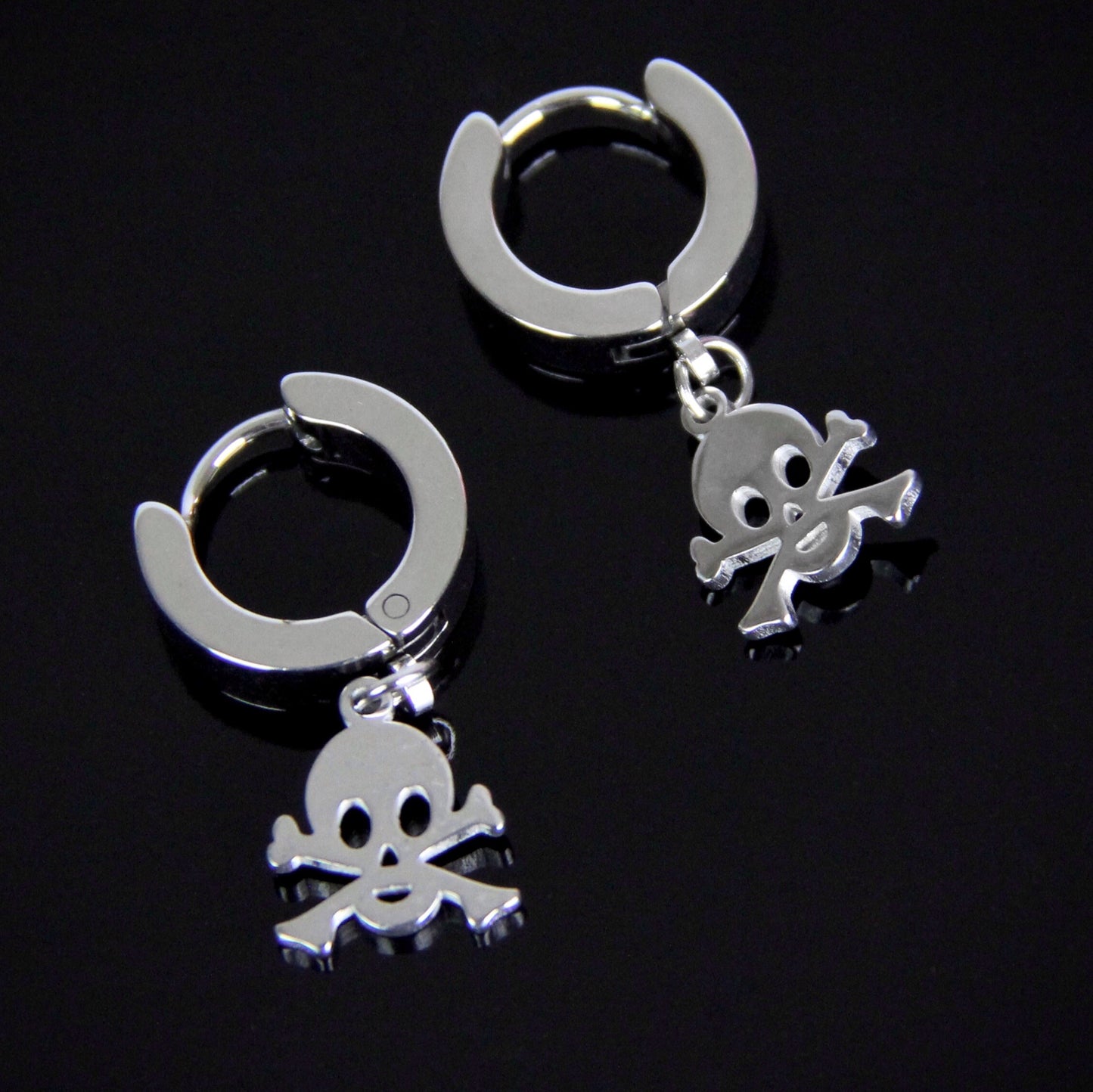 SKULL CROSSBONE EARRINGS