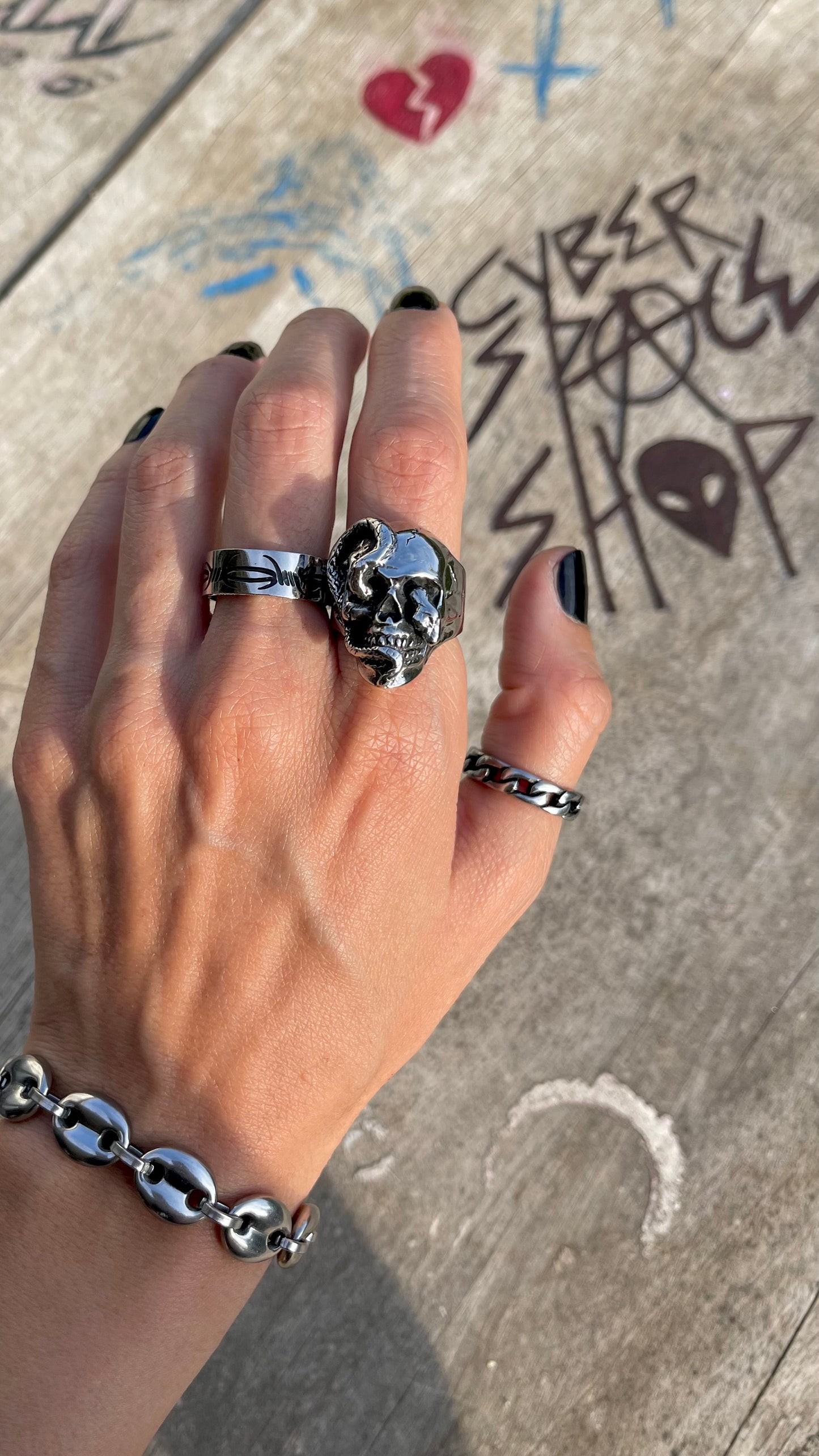 SLITHER SKULL RING
