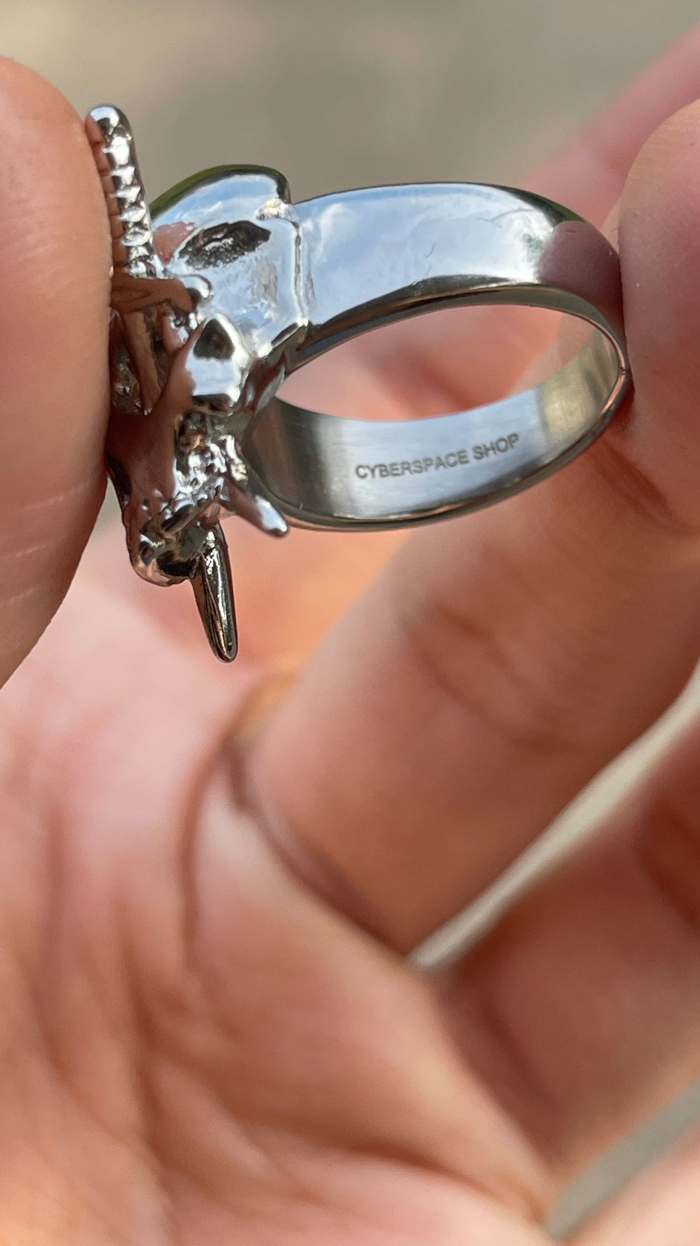 DAGGER EYES RING