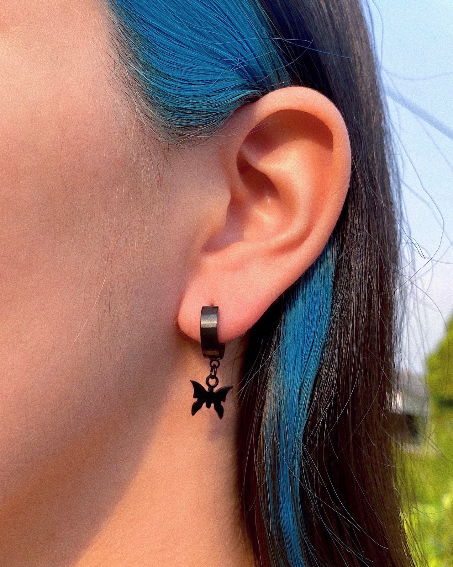 BLACK BUTTERFLY EFFECT EARRINGS