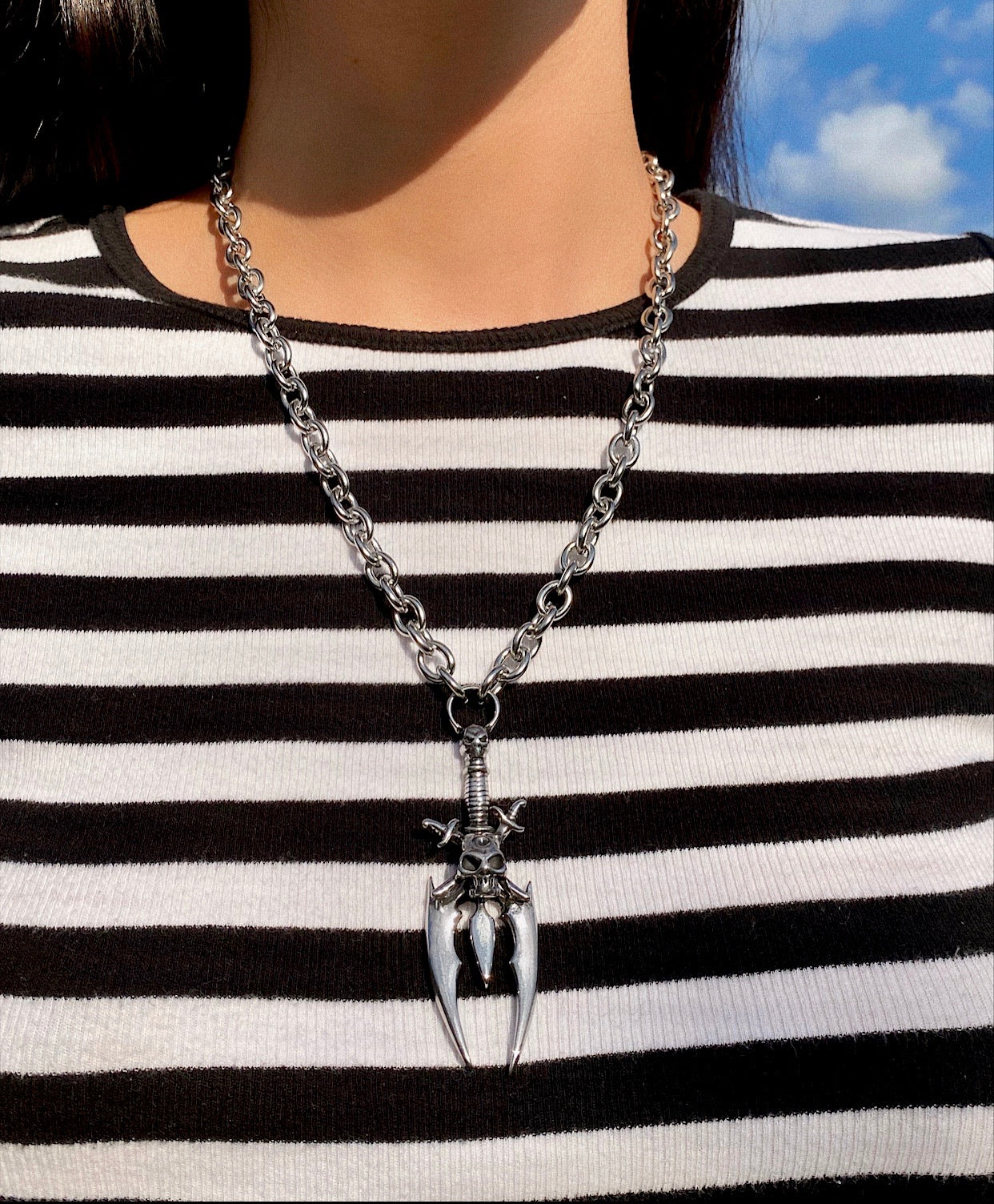 TRIPLE DAGGER NECKLACE