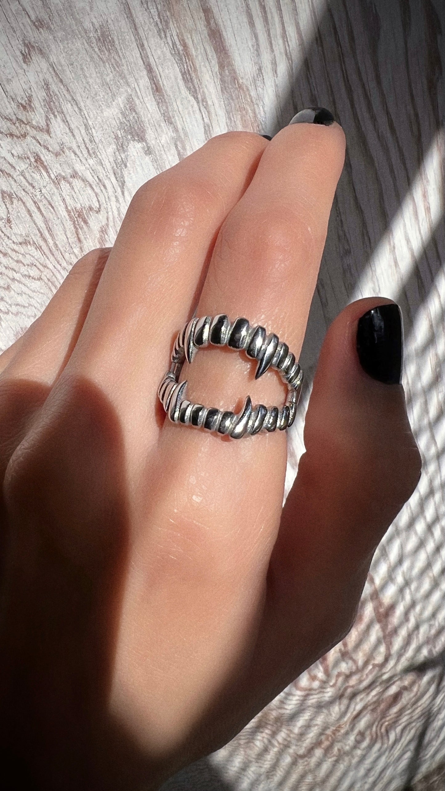 FANGS RING