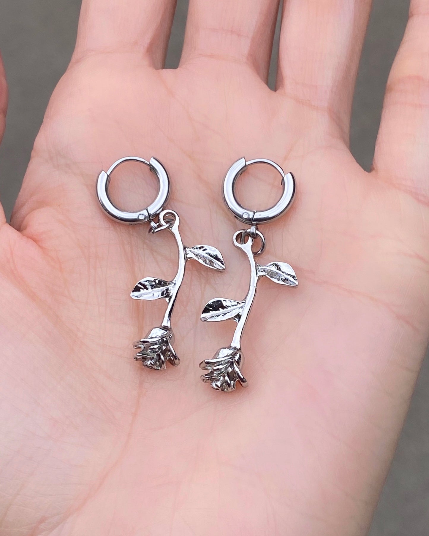 FRAGILE ROSE EARRINGS