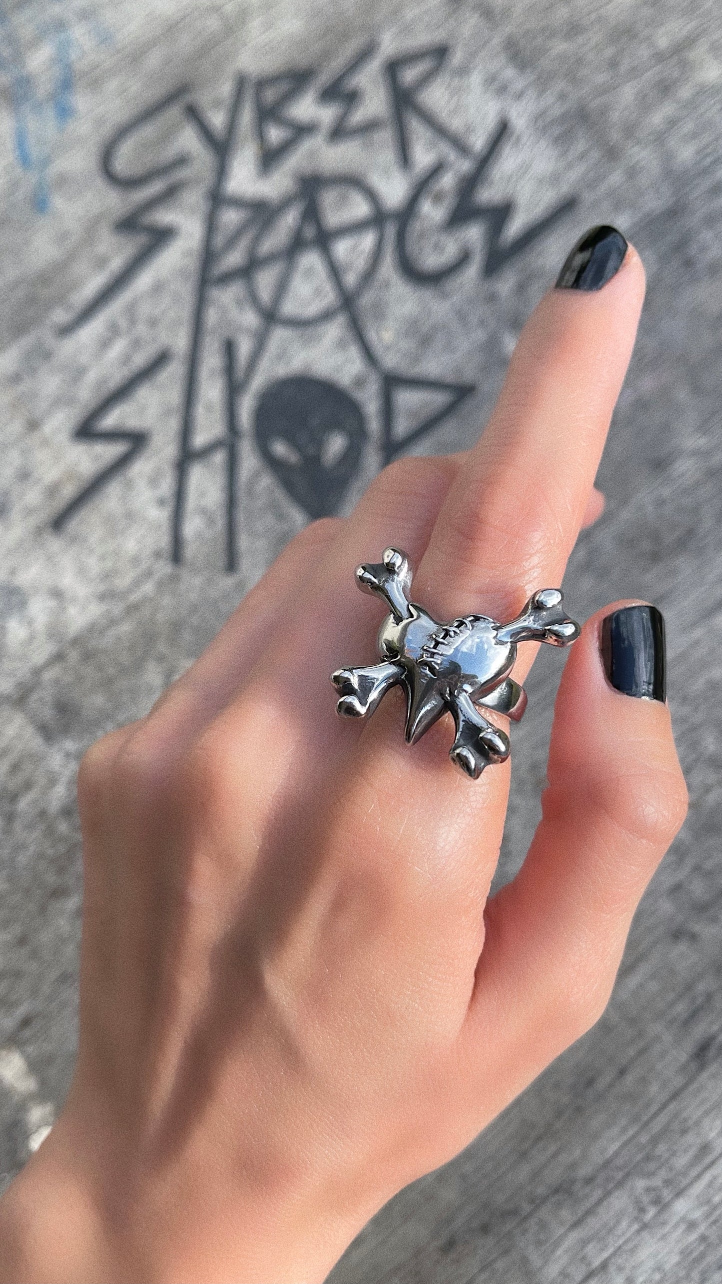 CROSSBONES HEART RING