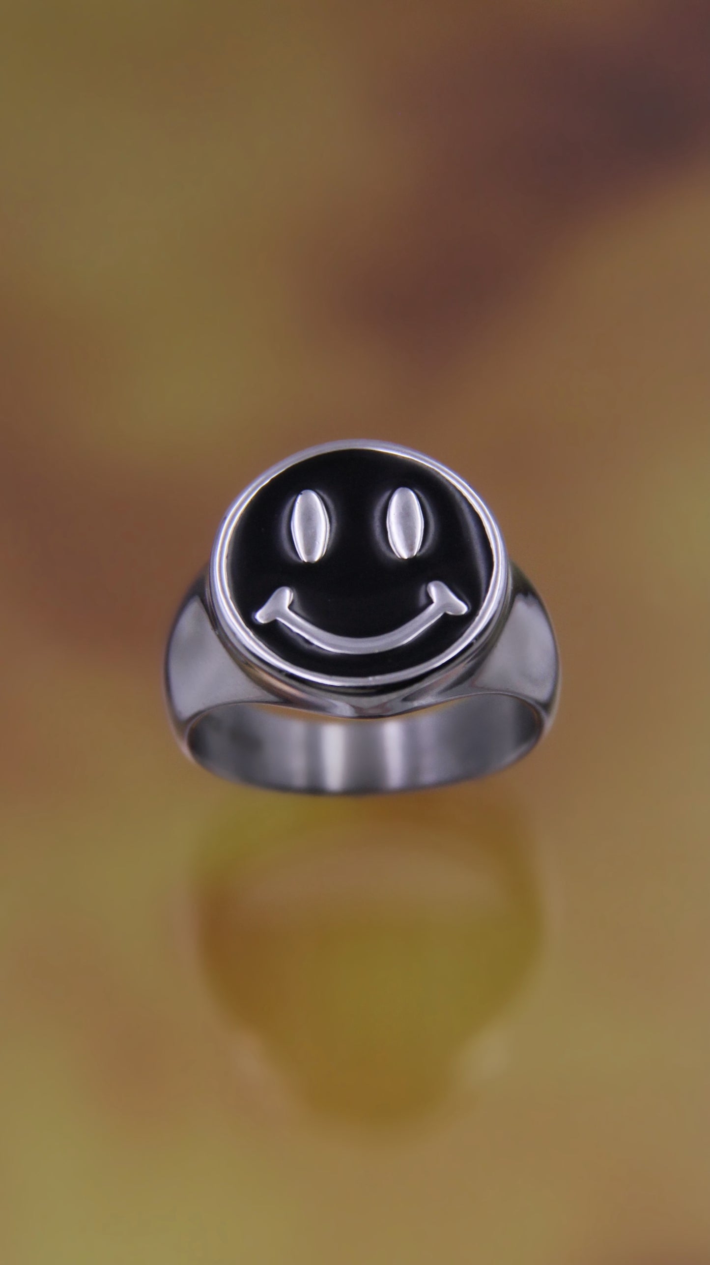 BLACK HAPPY FACE RING