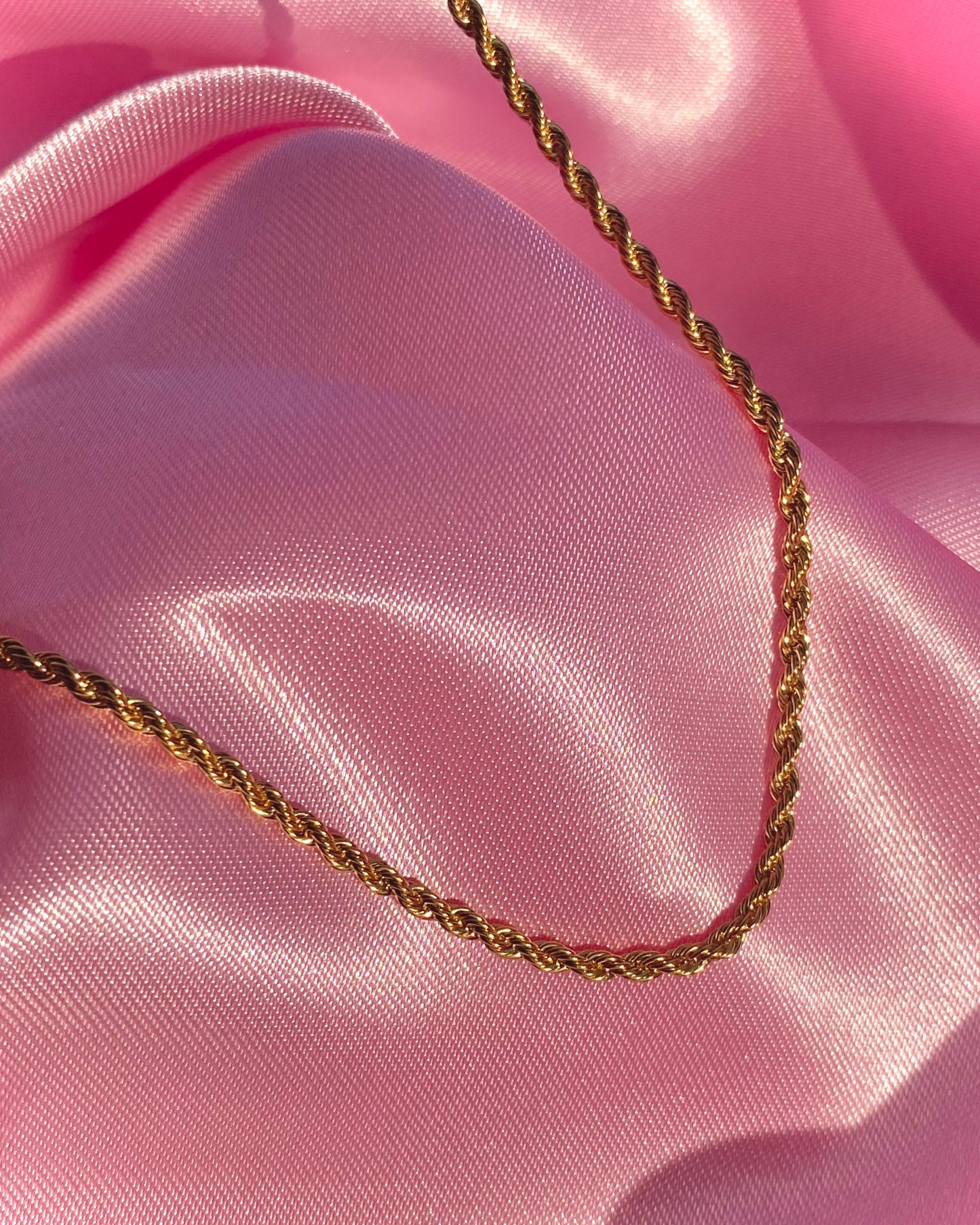 SIMPLE GOLD TWISTED NECKLACE