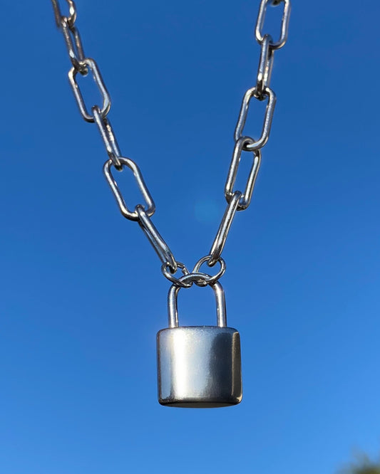 CHUNKY PAPER CLIP LOCK NECKLACE