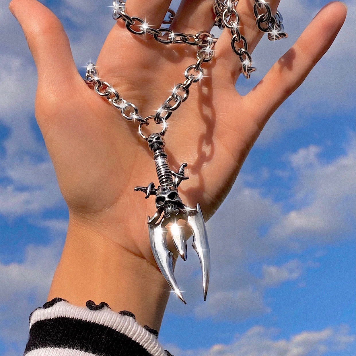 TRIPLE DAGGER NECKLACE