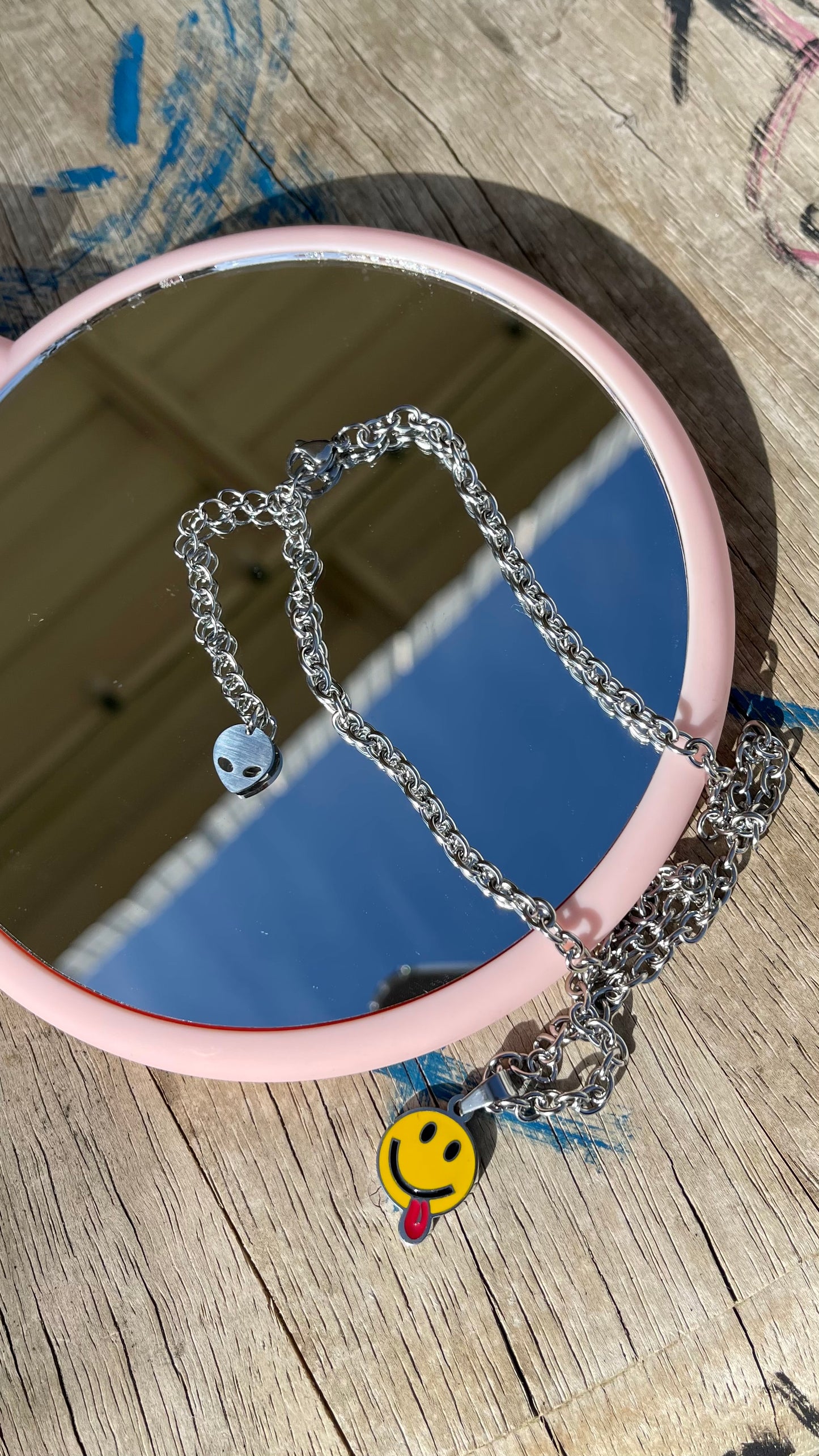 SUS SMILEY FACE NECKLACE