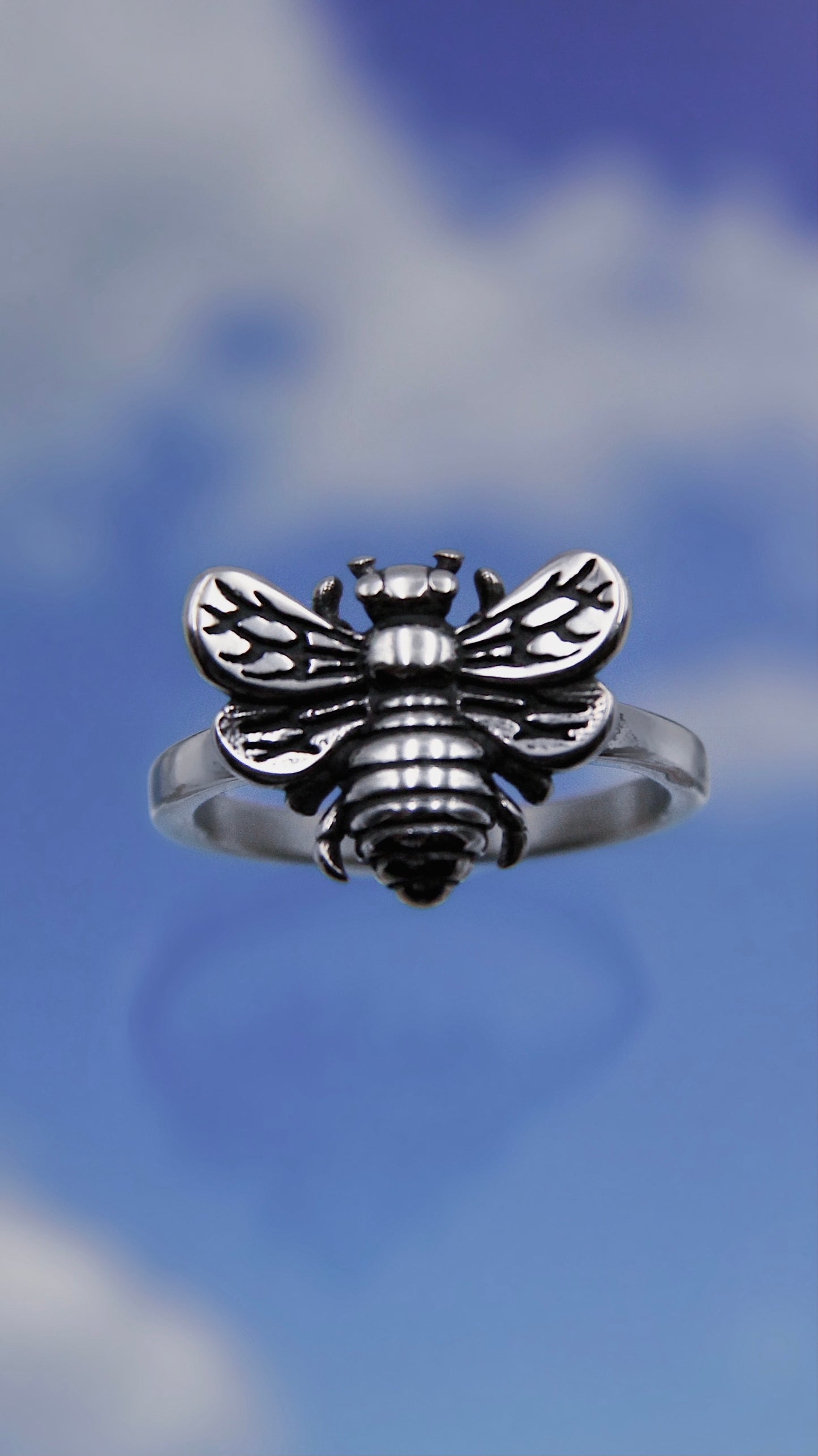 BEE RING