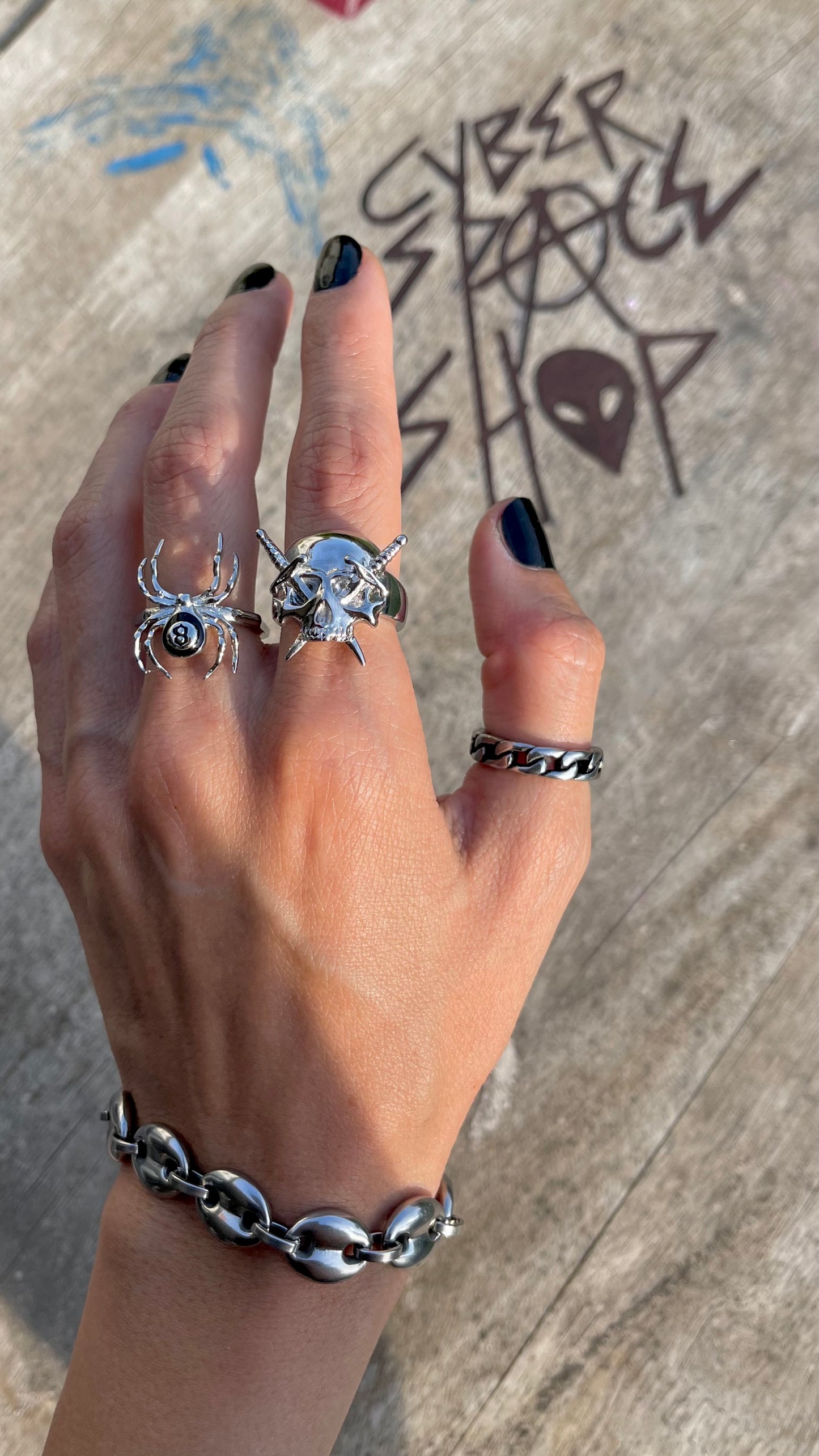 DAGGER EYES RING