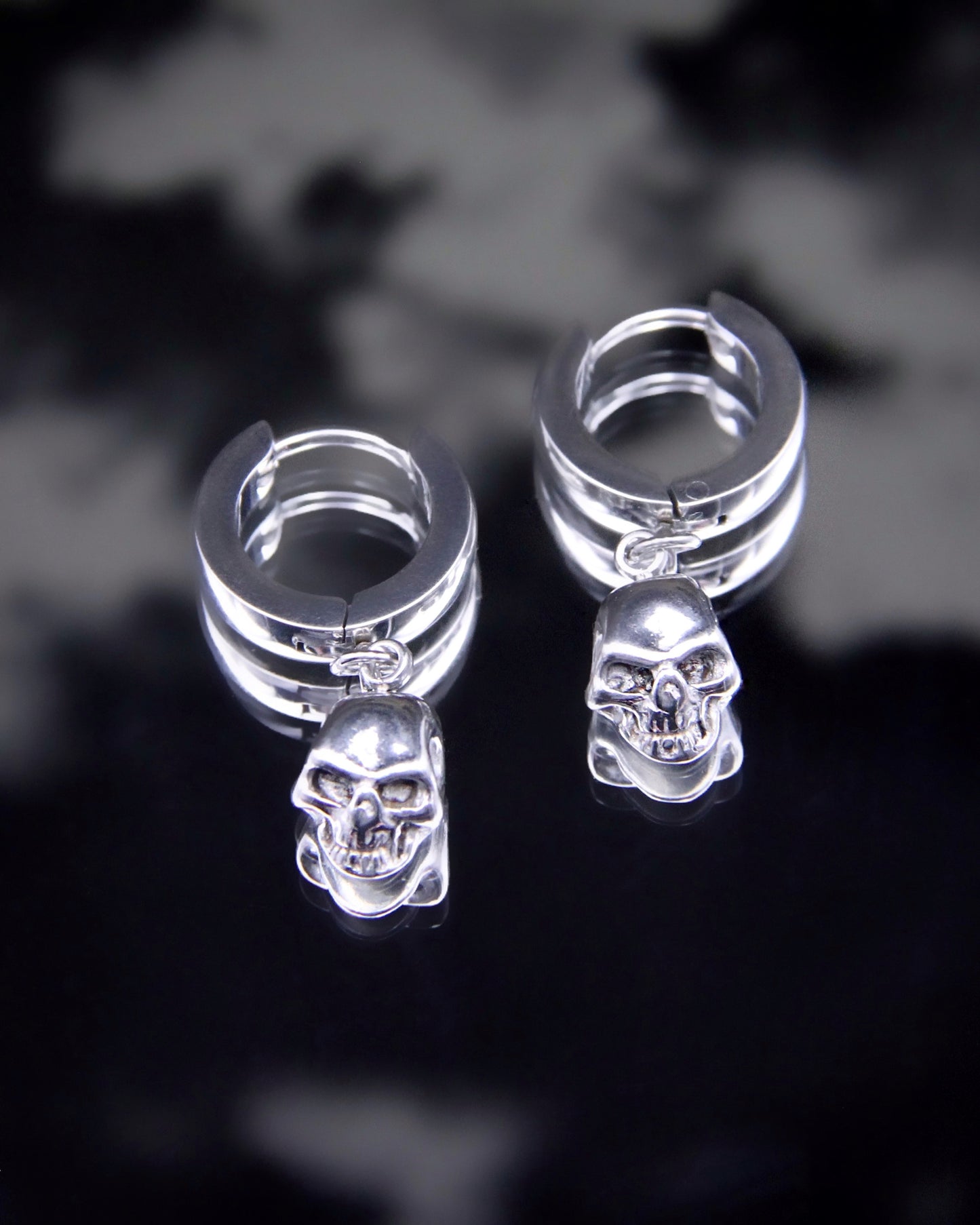 SINNER SKULL EARRINGS