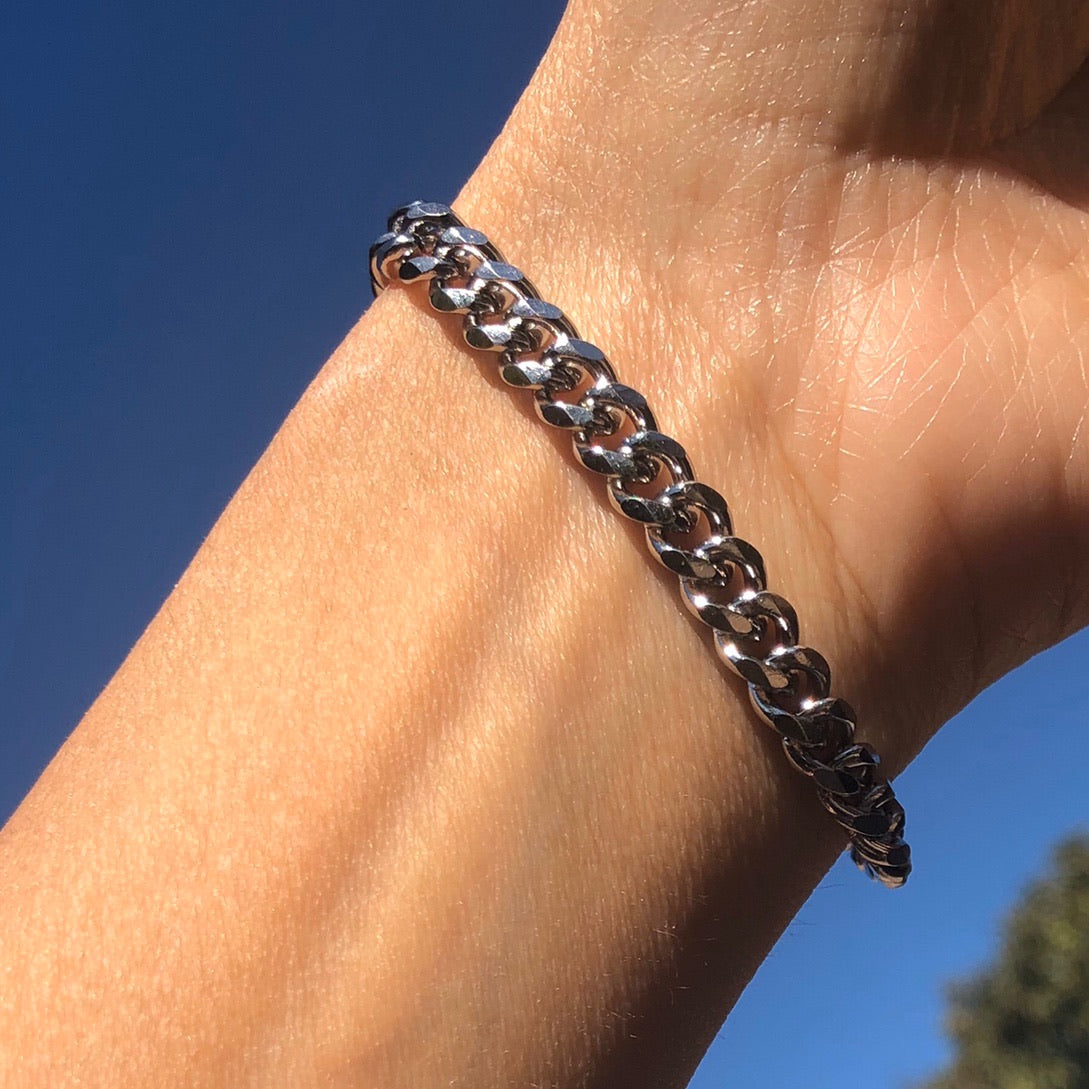 THE ESSENTIAL BRACELET
