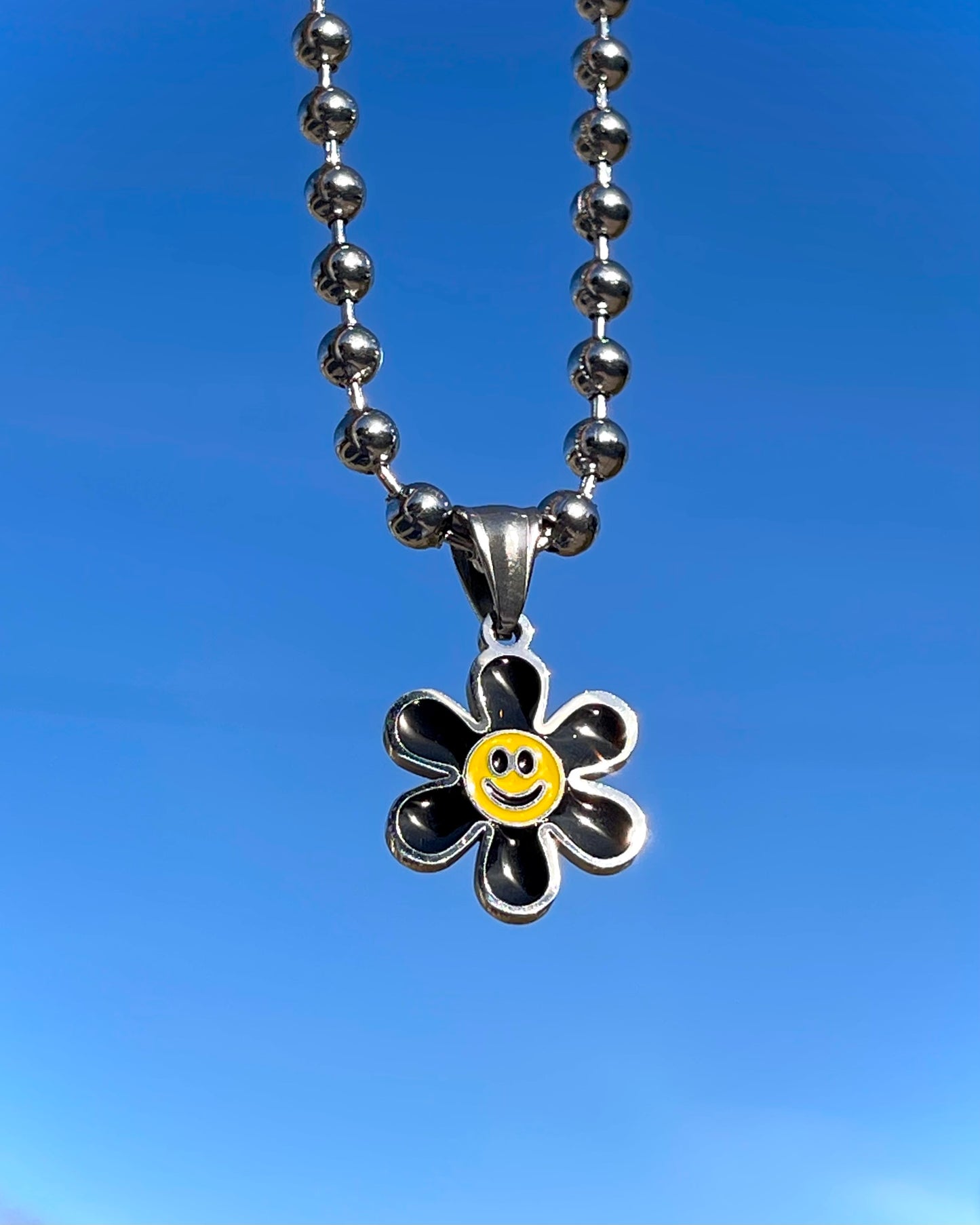 HAPPY DAISY NECKLACE