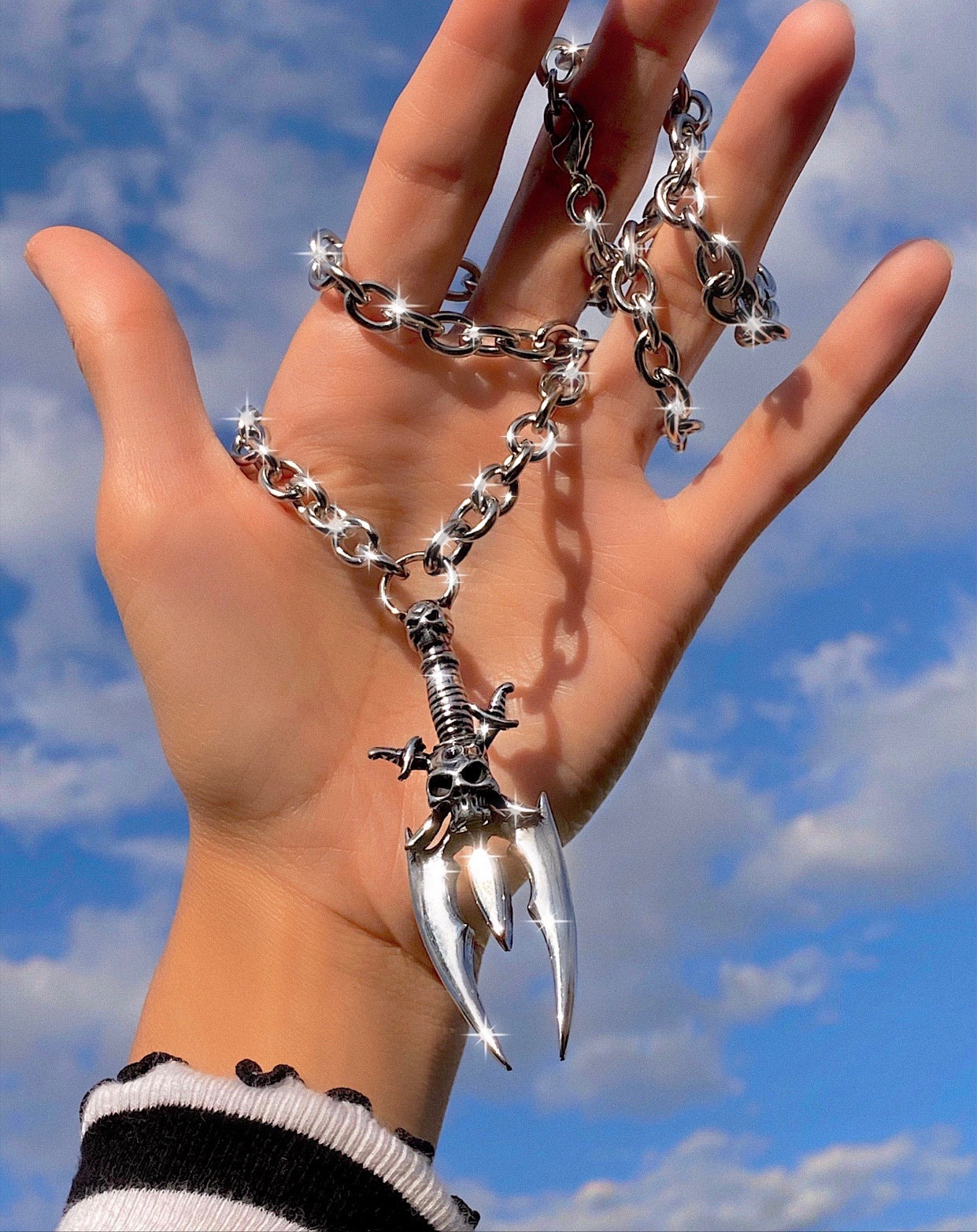 TRIPLE DAGGER NECKLACE
