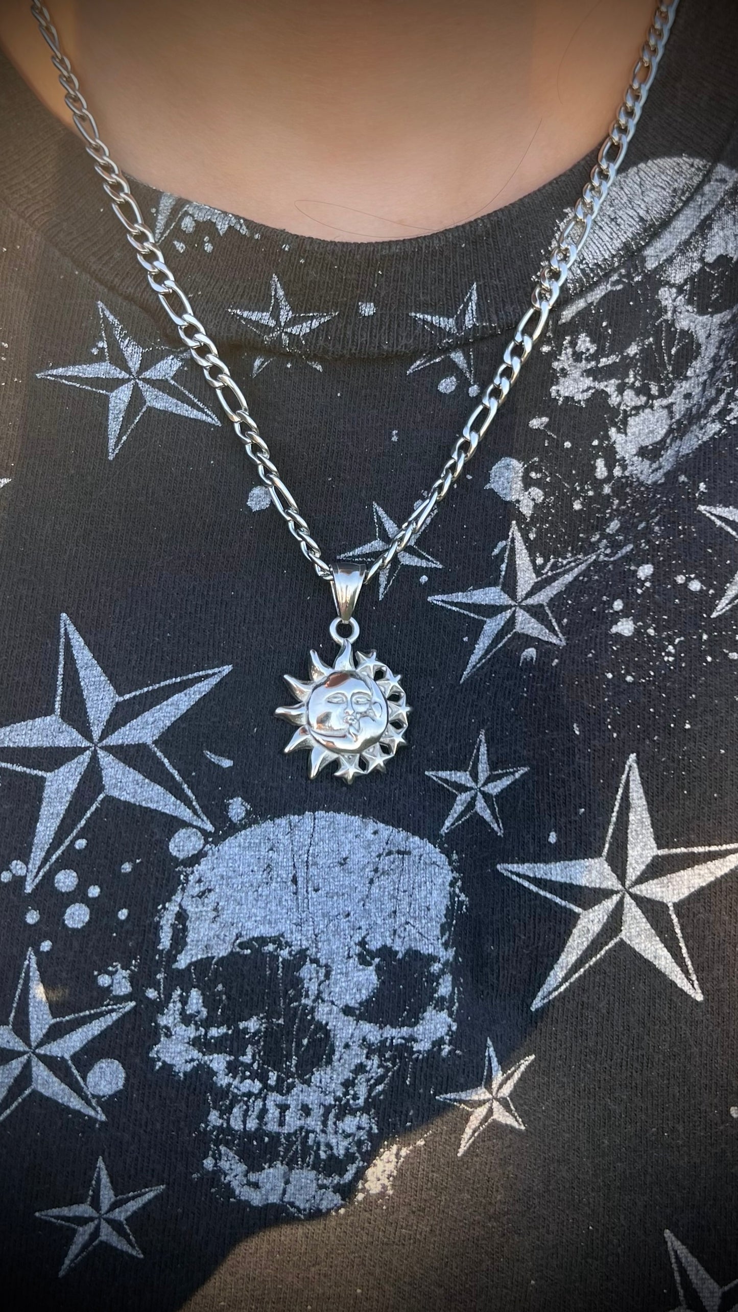SUN MOON KISS NECKLACE