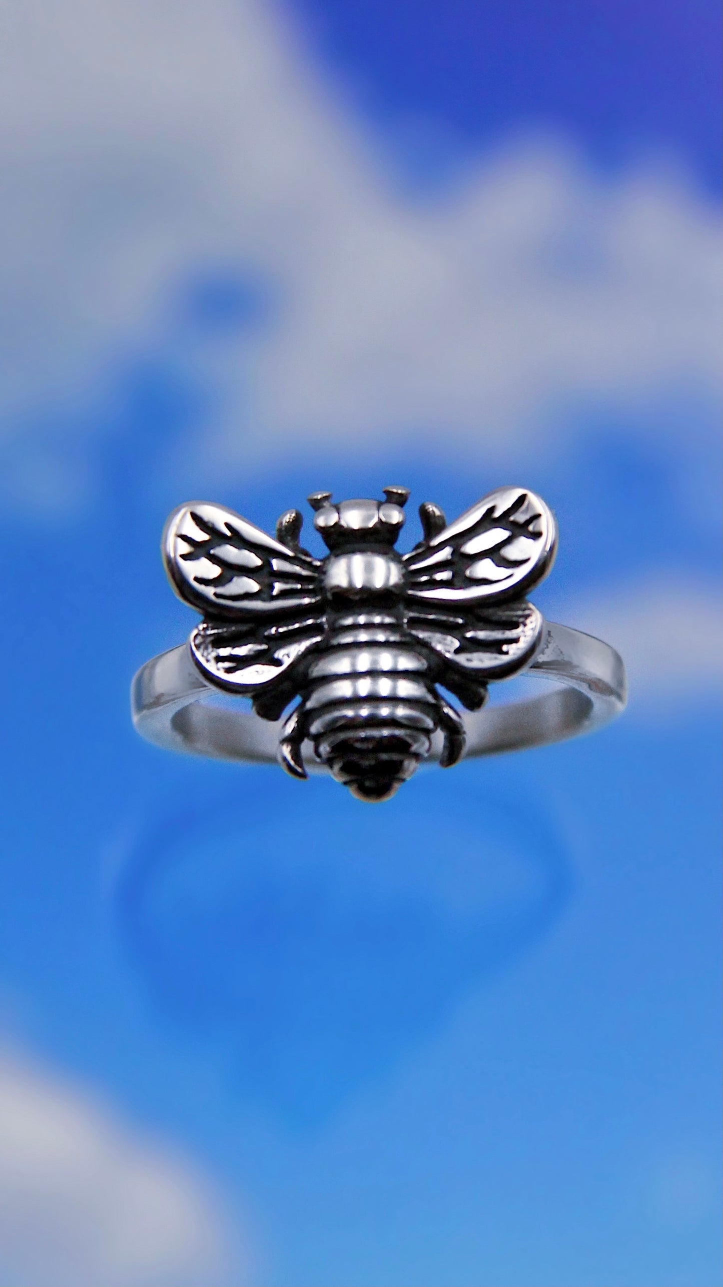 BEE RING
