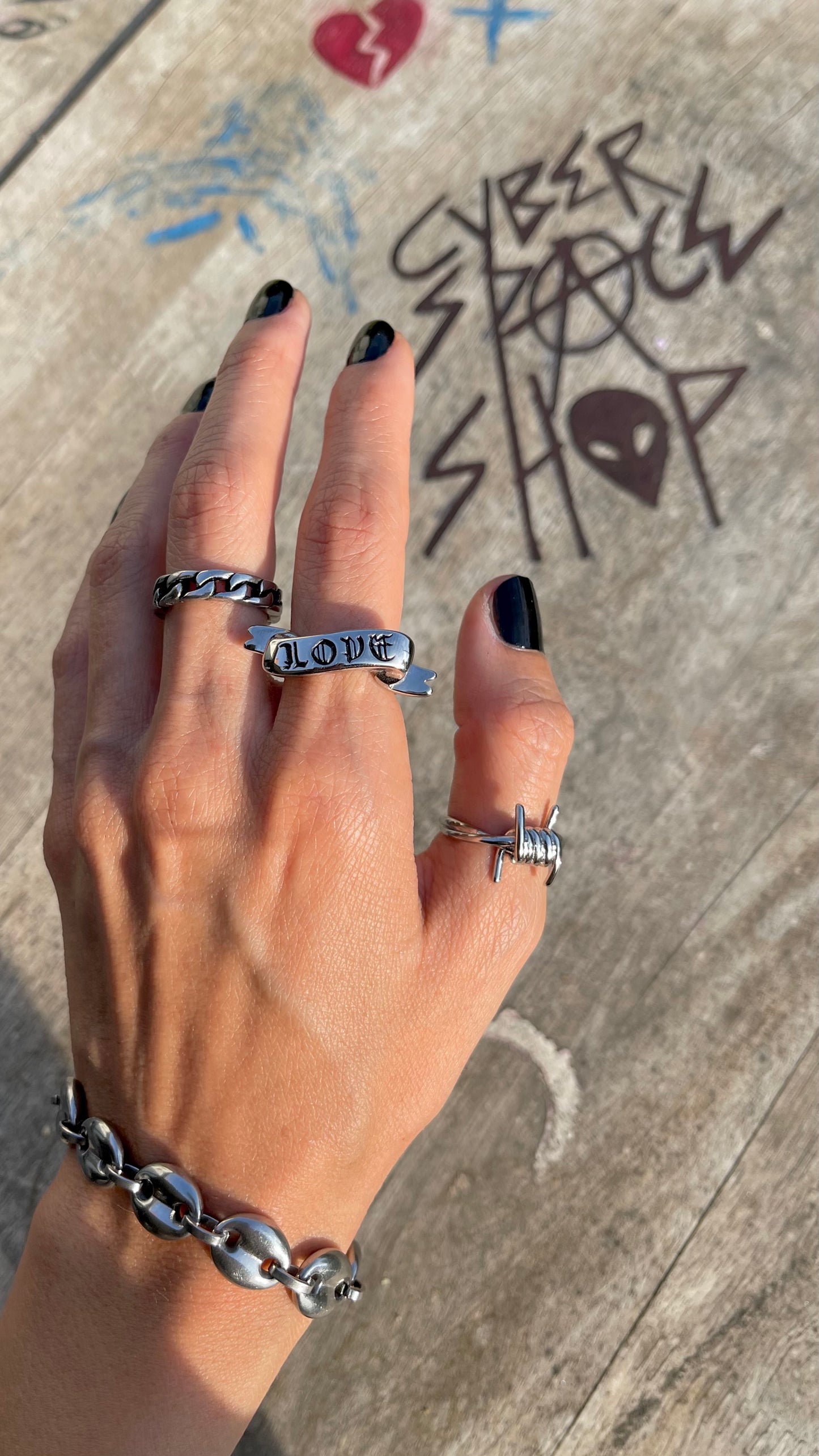 LOVE BANNER RING