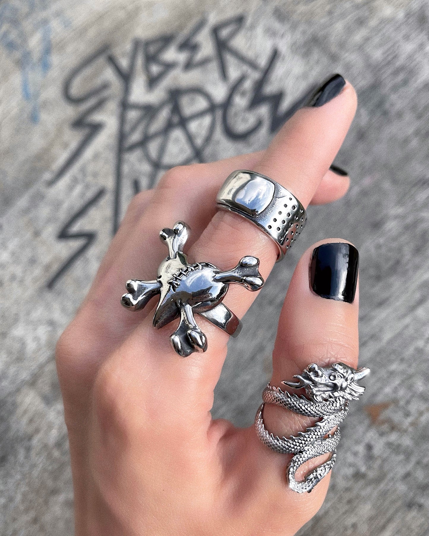 CROSSBONES HEART RING