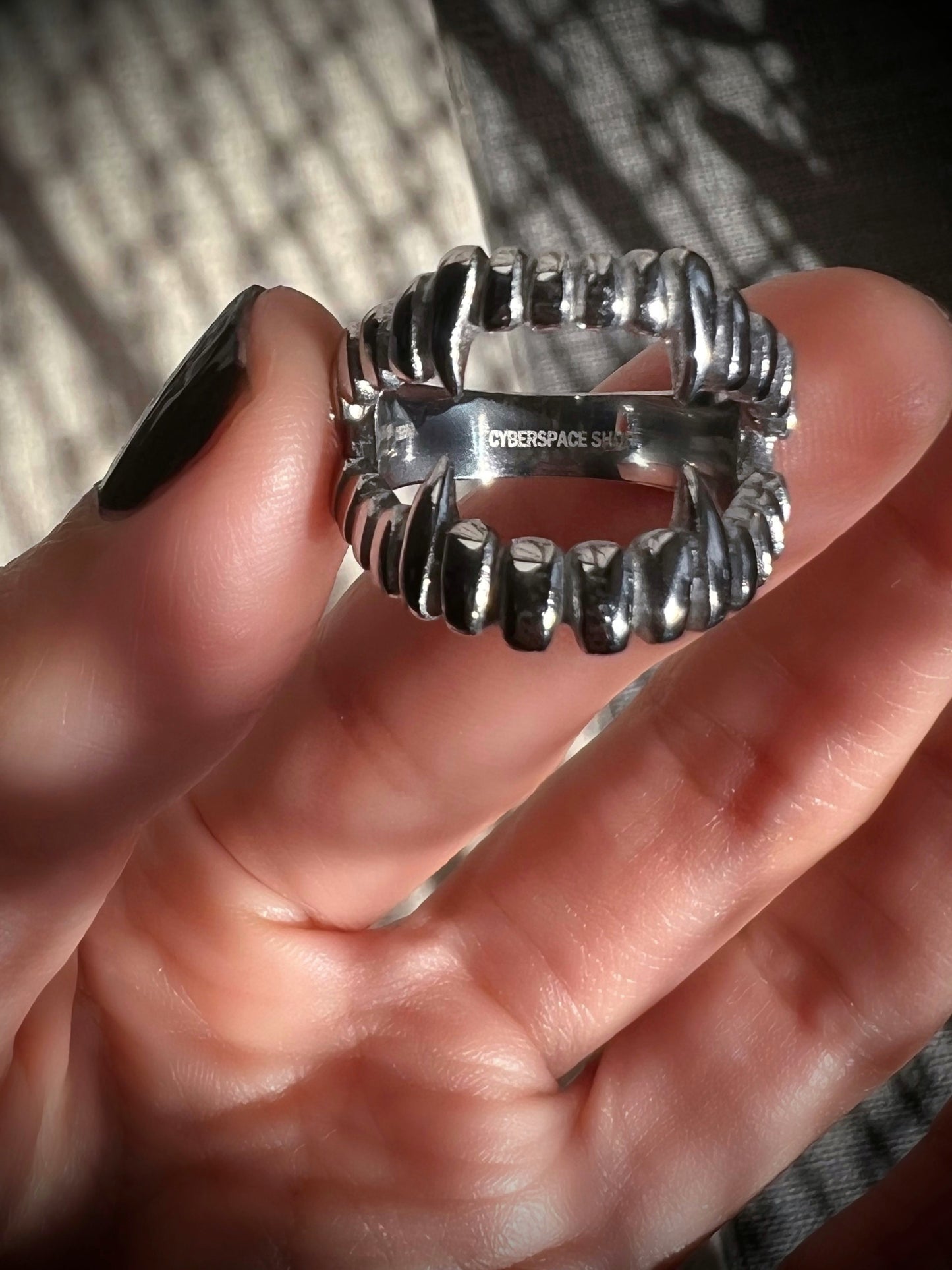 FANGS RING