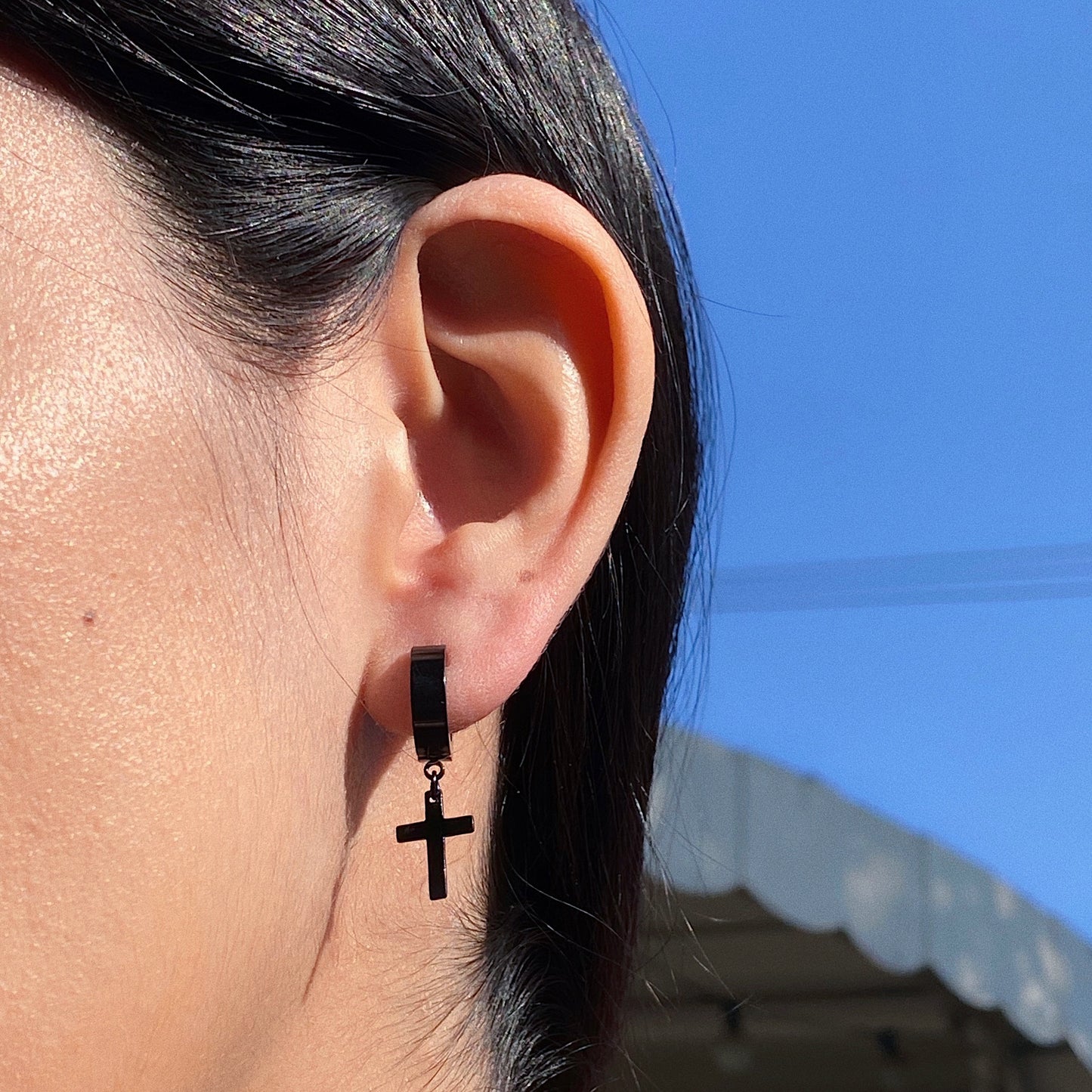 ESSENTIAL BLACK CROSS EARRINGS