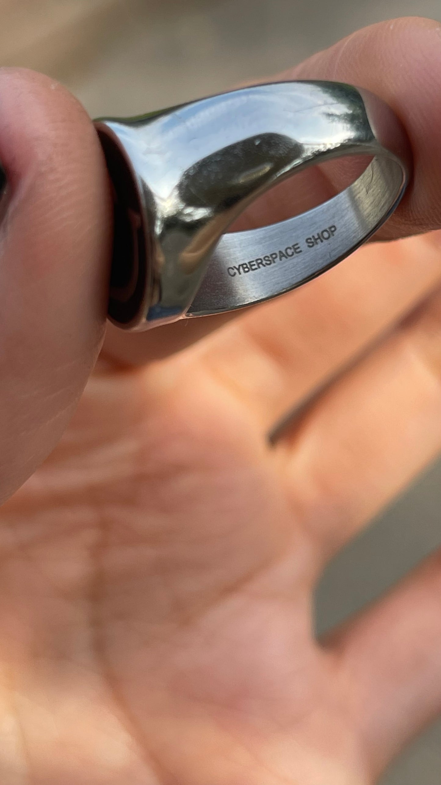 BLACK HAPPY FACE RING