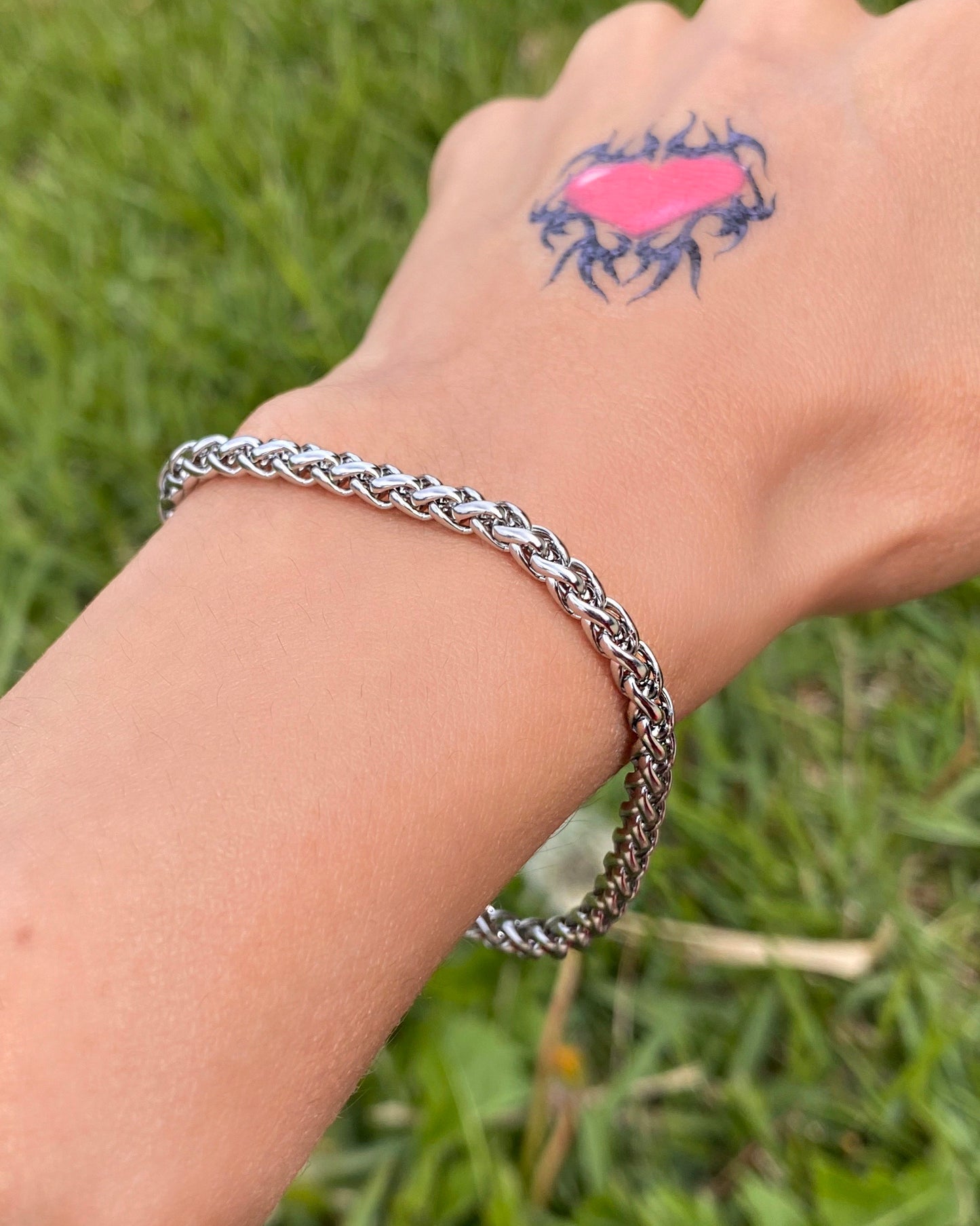 THE BRAIDED BRACELET