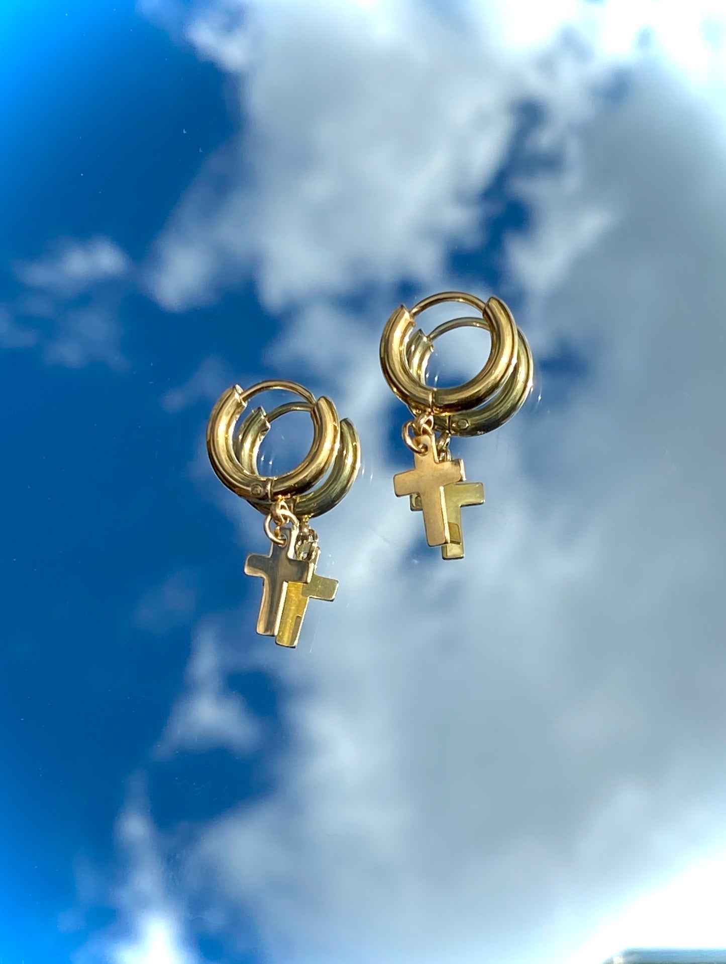 THE GOLD MINI CROSS EARRINGS