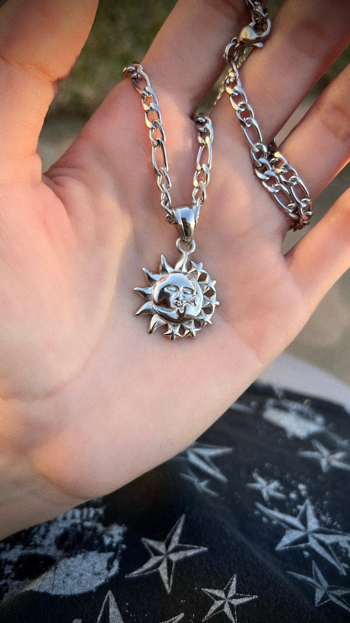 SUN MOON KISS NECKLACE