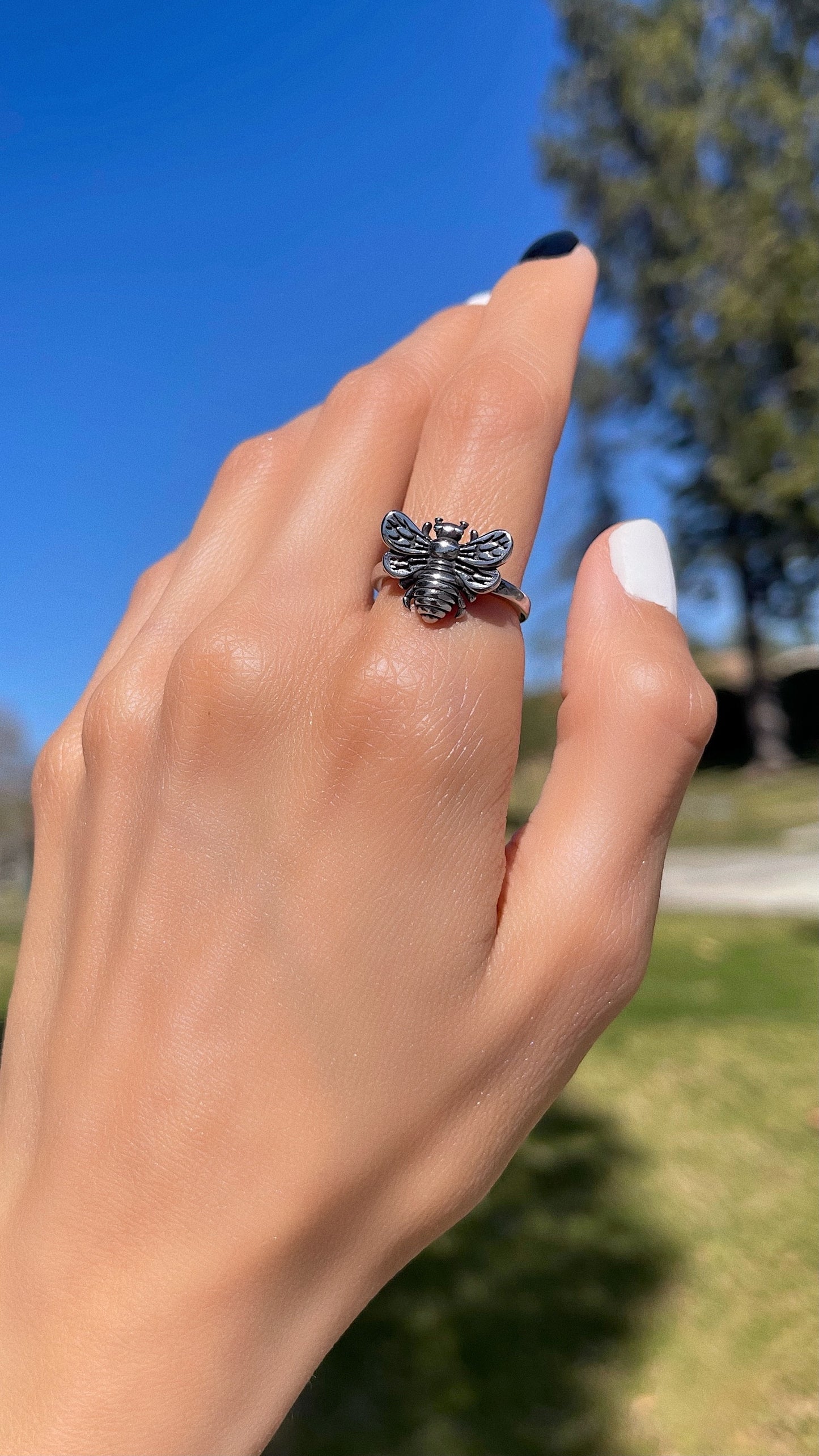 BEE RING