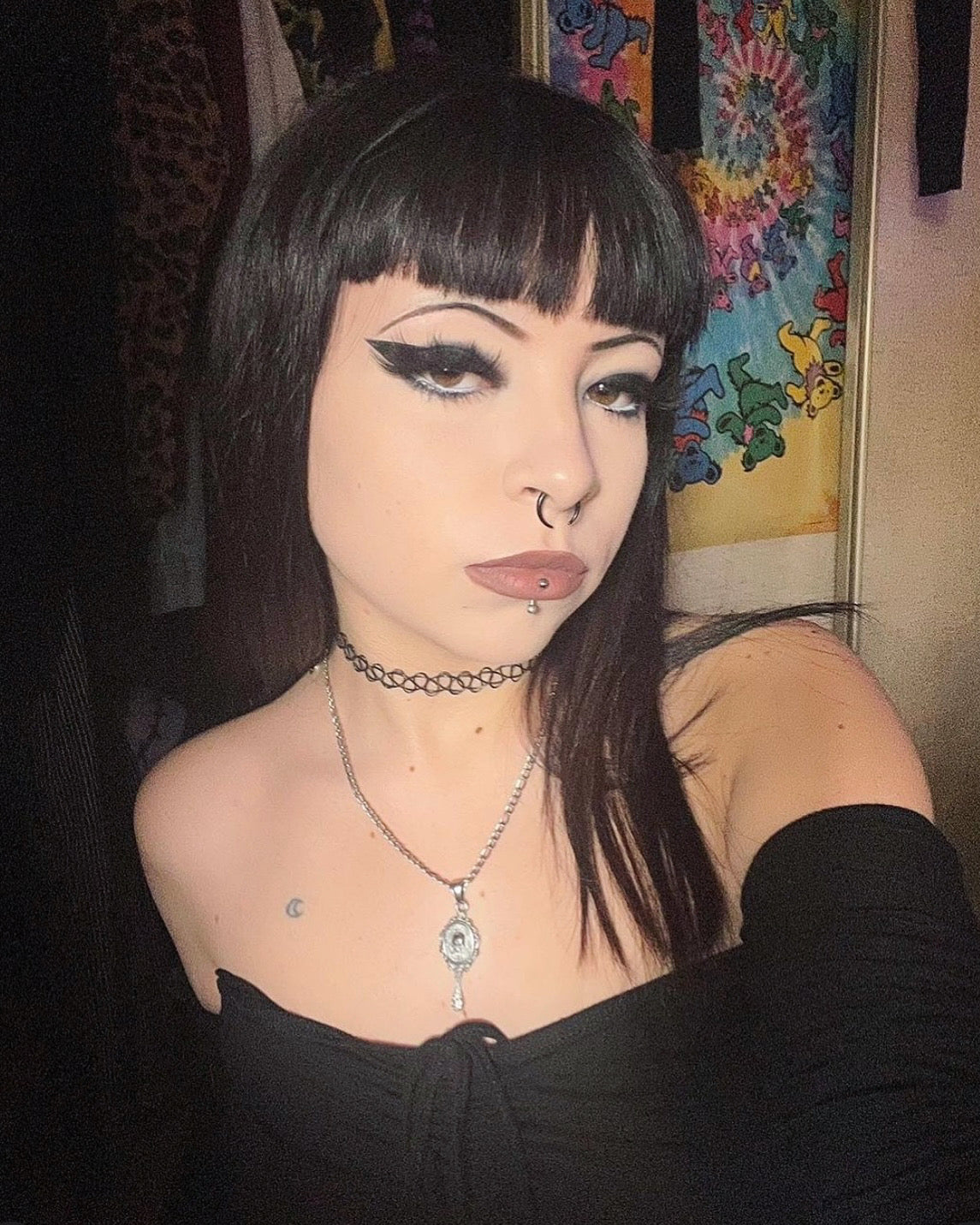 NO VANITY NECKLACE