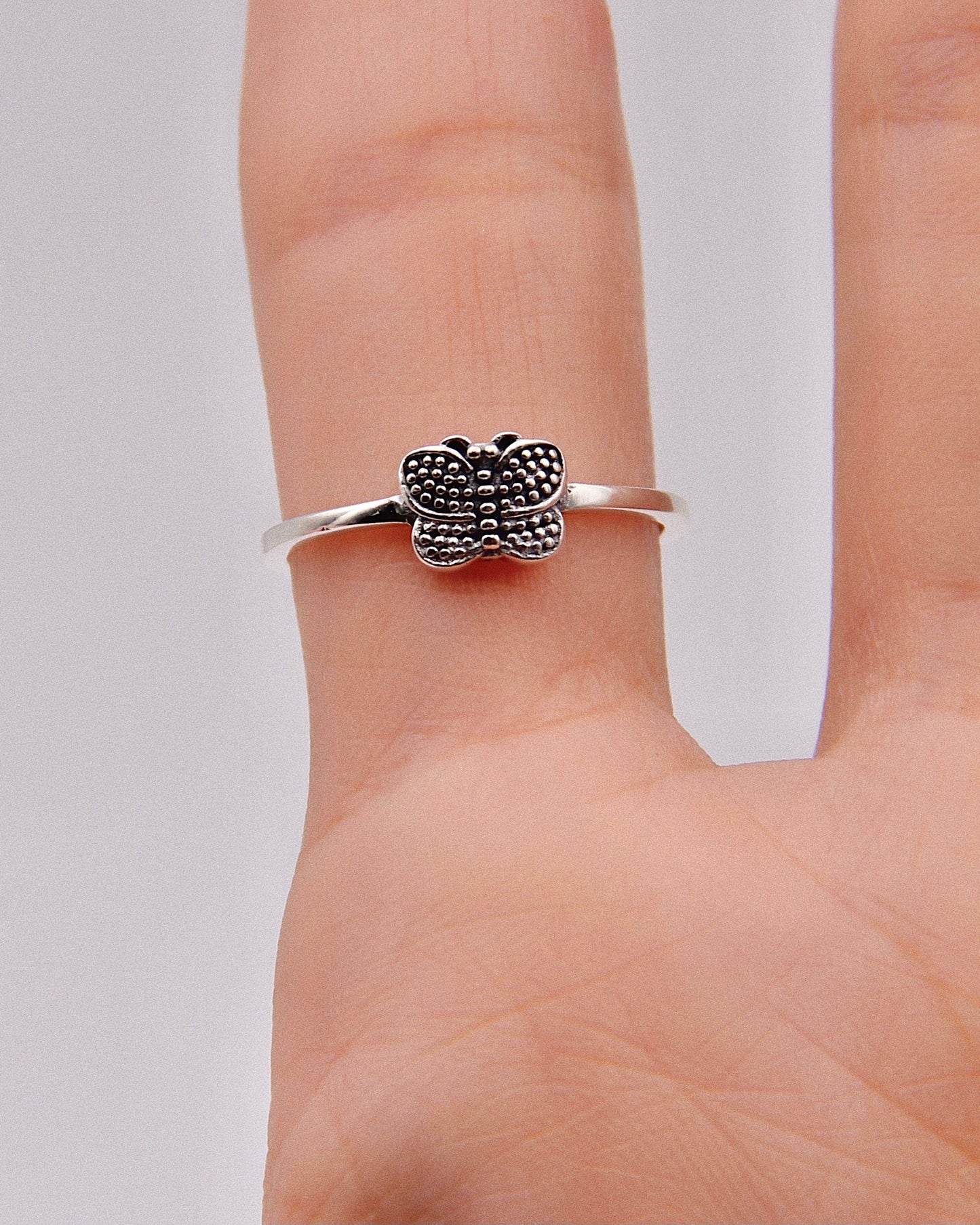 DAINTY BUTTERFLY RING