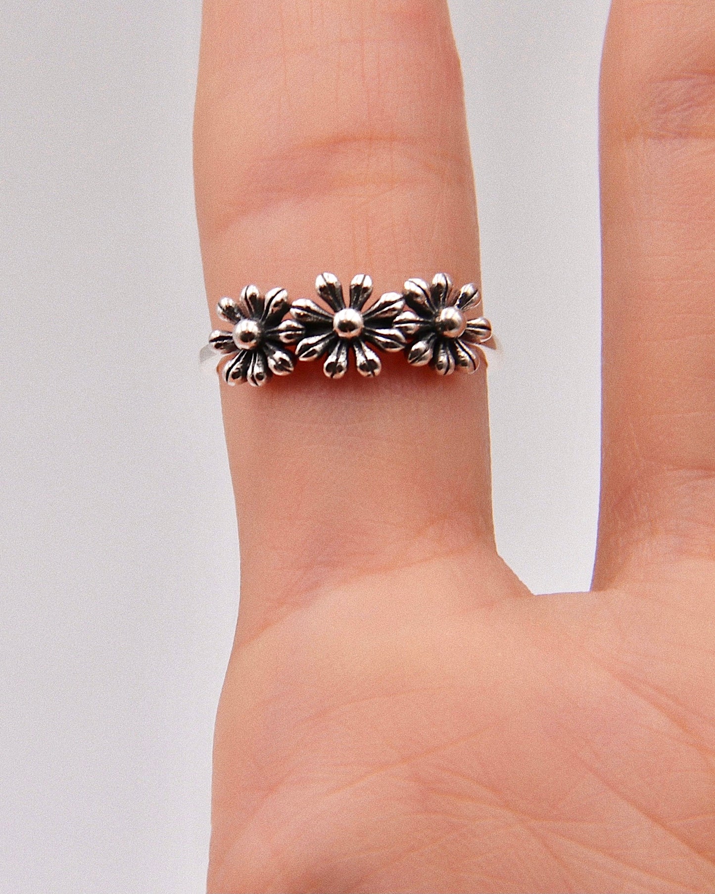DAISY RING