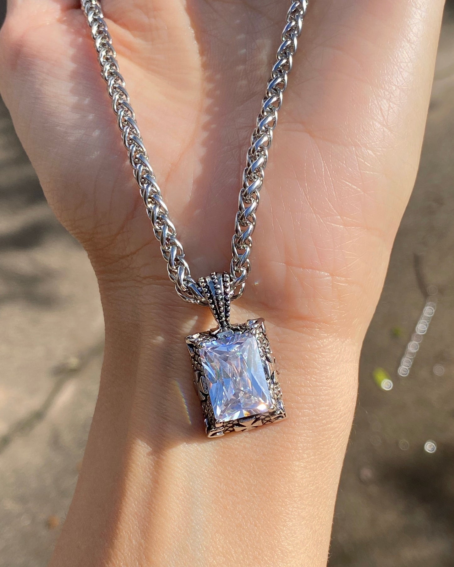 THE CHUNKY DIAMOND NECKLACE