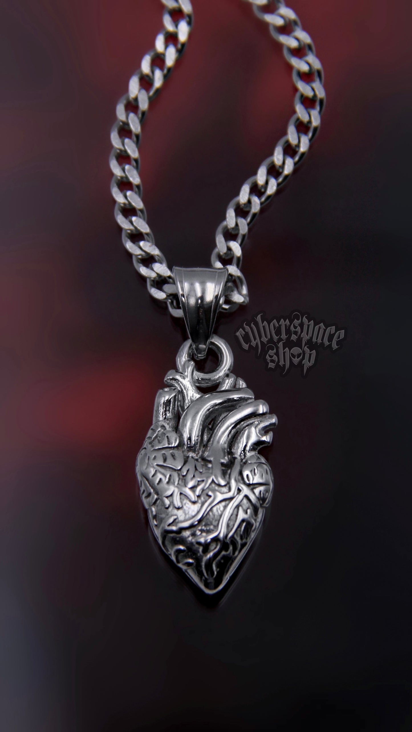 BEATING HEART NECKLACE