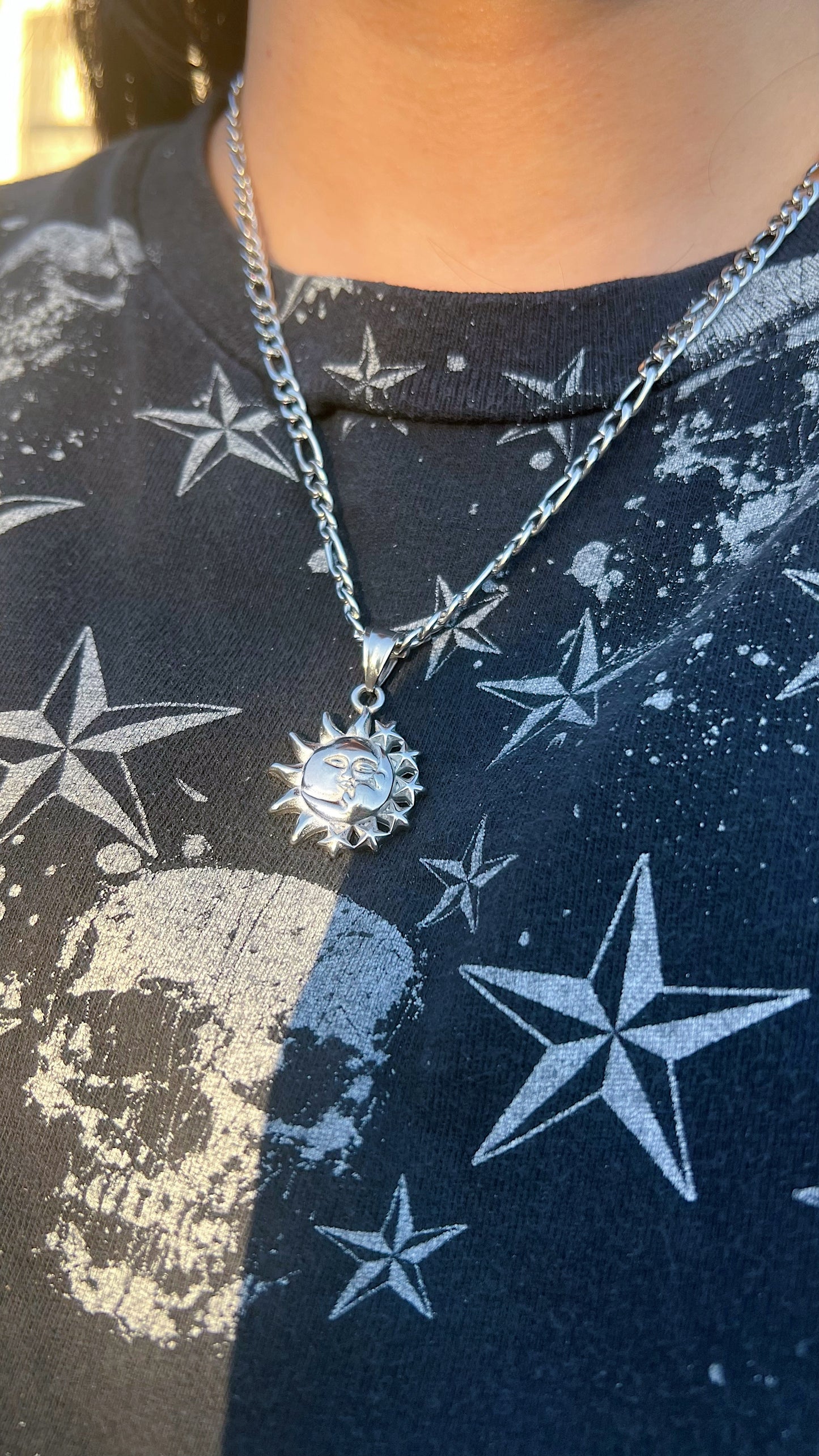 SUN MOON KISS NECKLACE