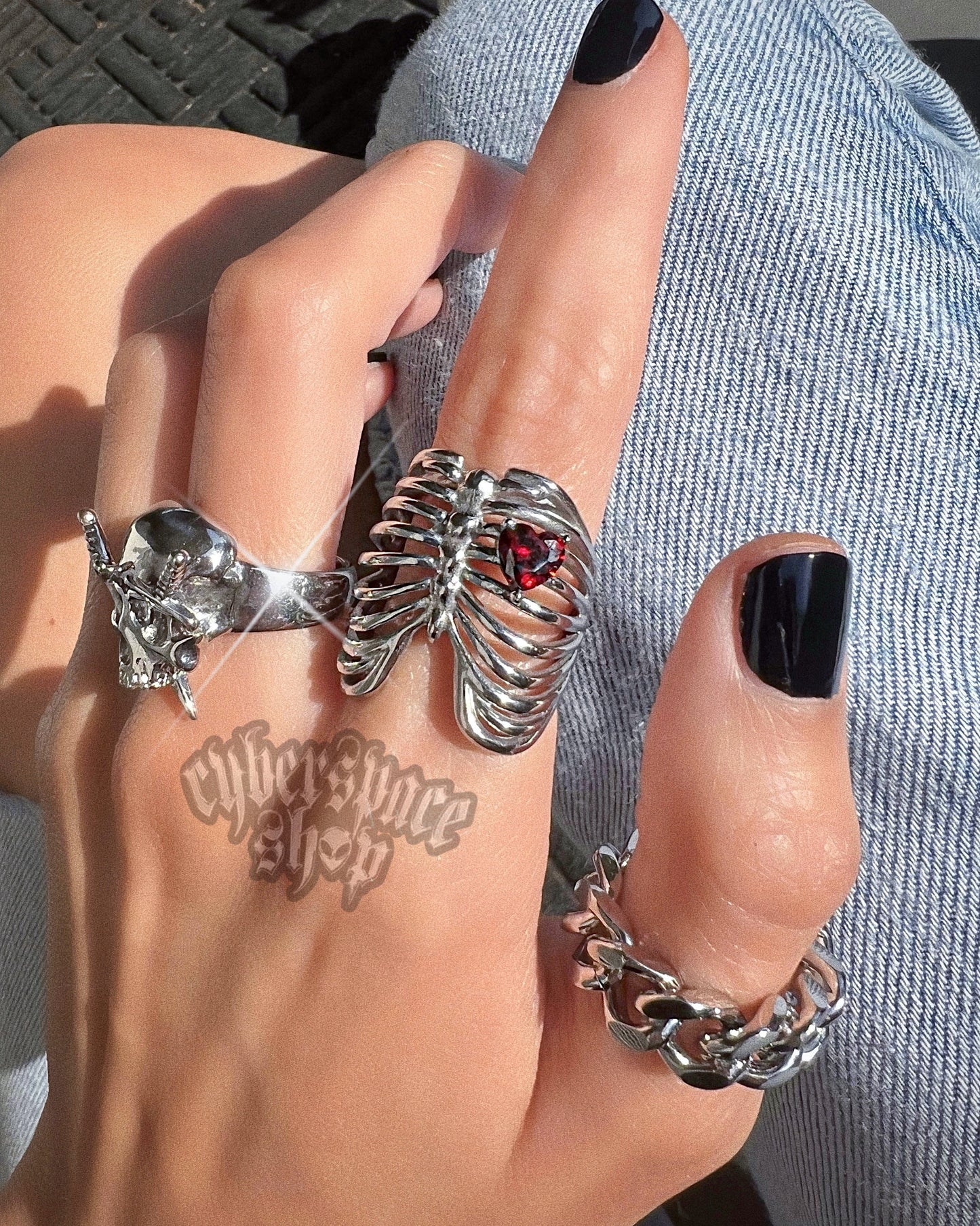 RIBCAGE RING