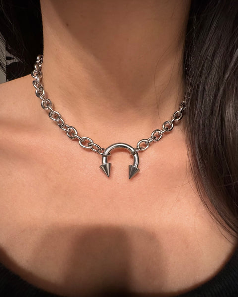 SPIKE SEPTUM HORSESHOE NECKLACE