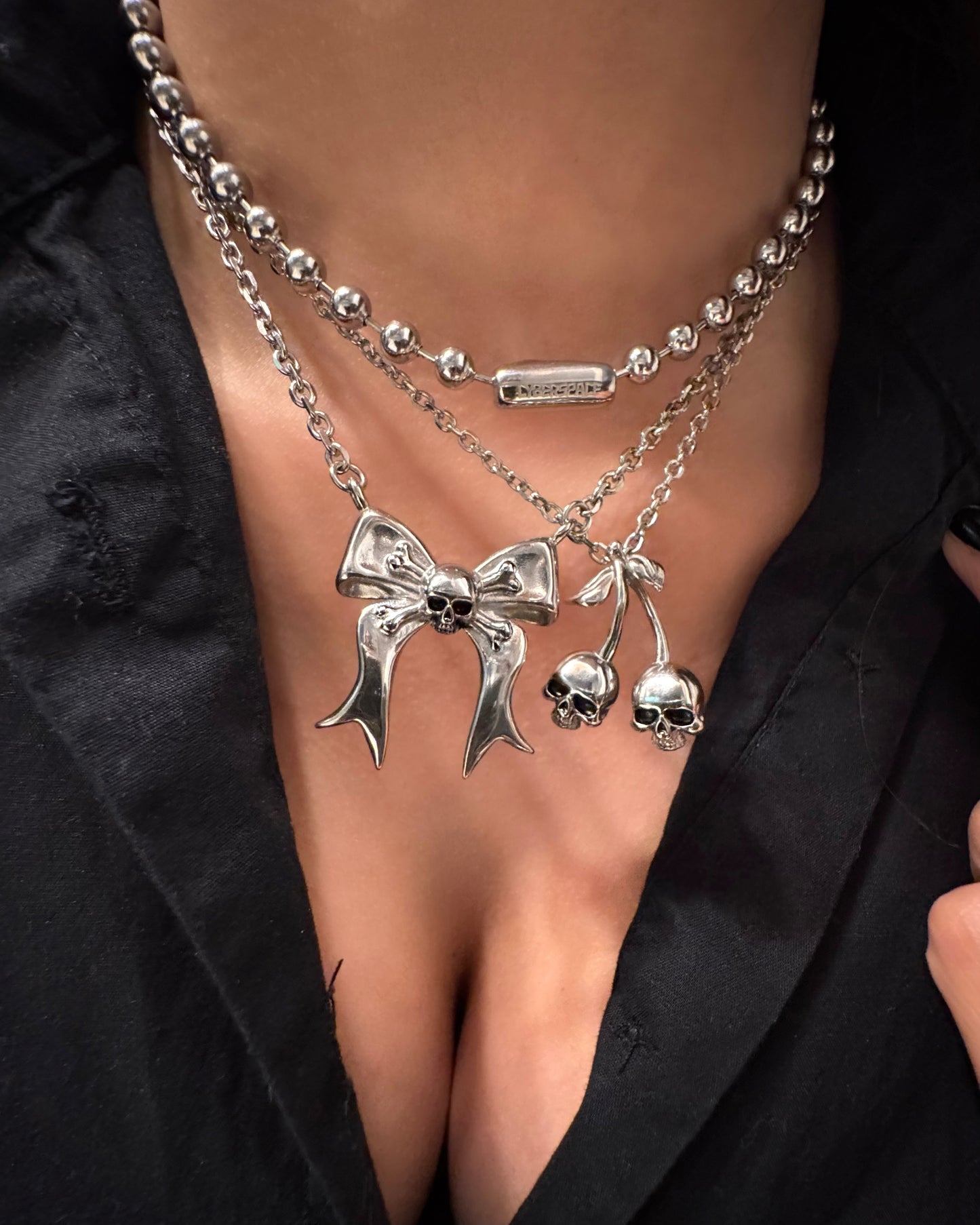 CROSSBONES SKULL BOW NECKLACE