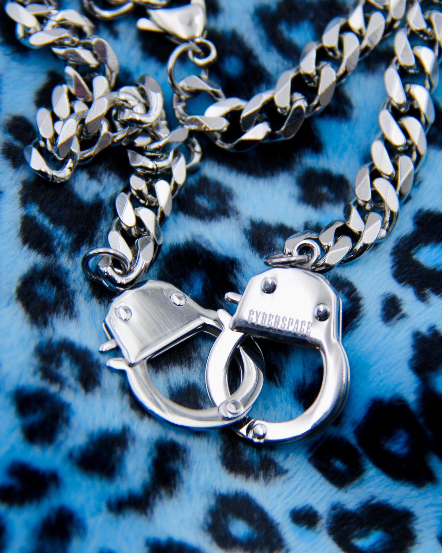 MINI HANDCUFFS NECKLACE